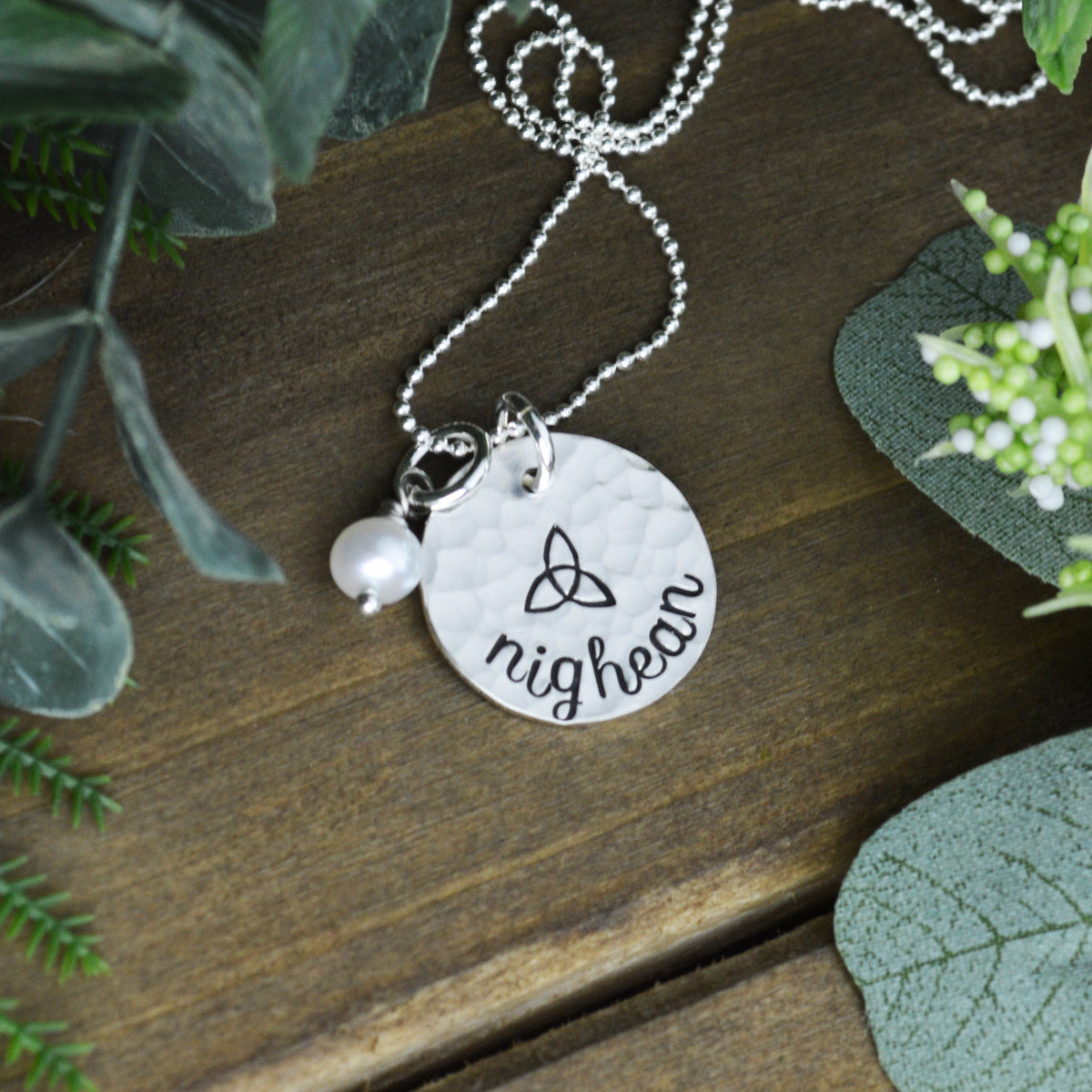 Nighean Necklace with Freshwater Pearl 
