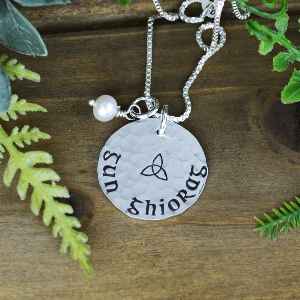 Gun Ghiorag Necklace with Freshwater Pearl 