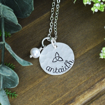 Antaidh (Aunt) Necklace with Freshwater Pearl 