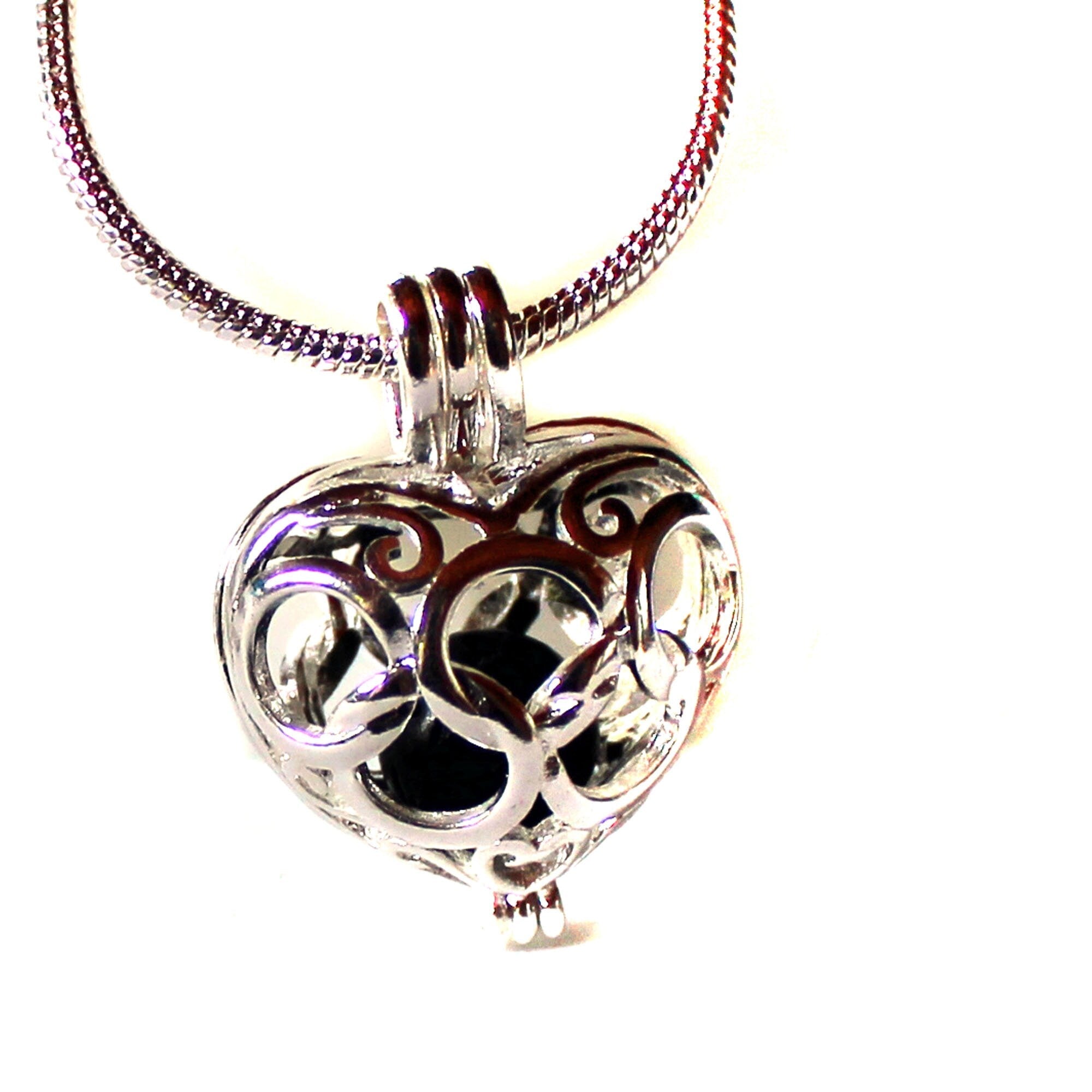 Detailed view of HEART AROMATHERAPY necklace showcasing the lotus flower design, essential oil jewelry crafted for wellness and tranquility.