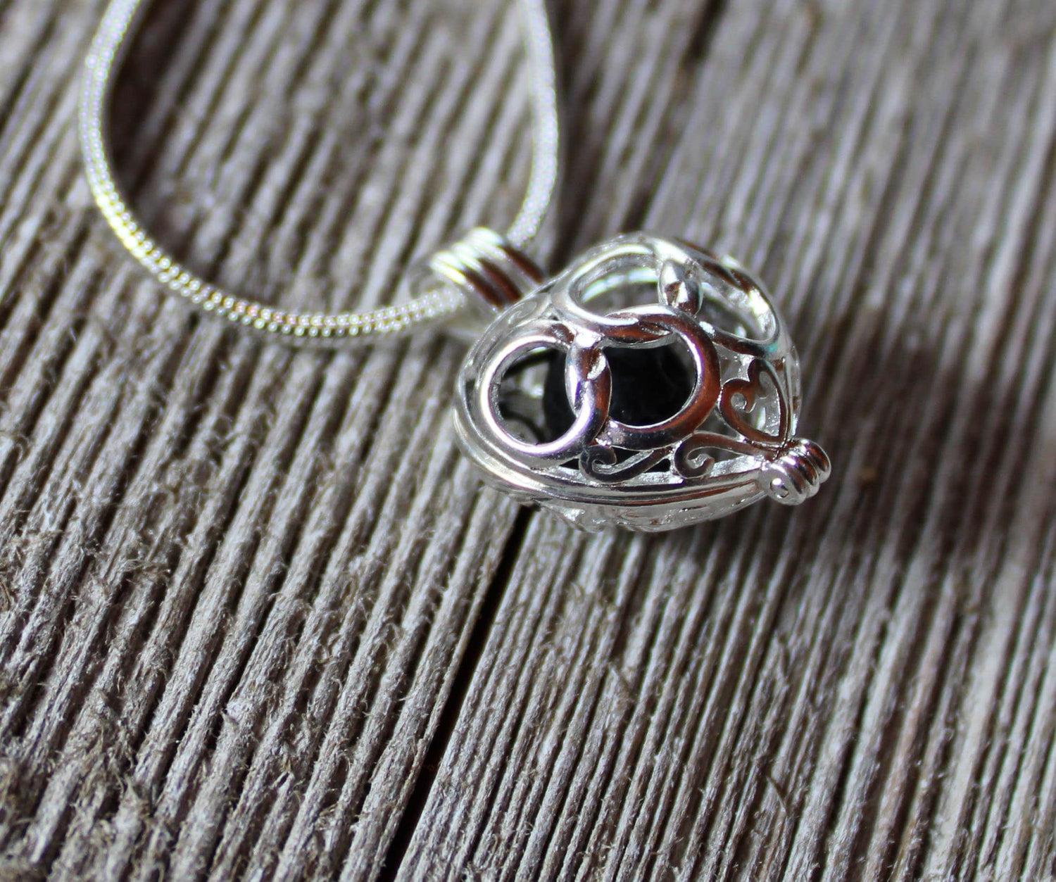 HEART AROMATHERAPY necklace featuring a heart-shaped essential oil diffuser pendant with lava bead, perfect for aromatherapy and stylish jewelry.