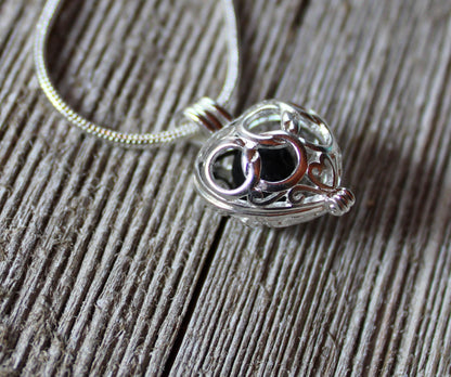 HEART AROMATHERAPY necklace featuring a heart-shaped essential oil diffuser pendant with lava bead, perfect for aromatherapy and stylish jewelry.