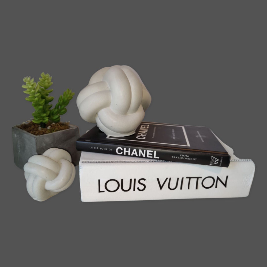 Minimalist Concrete Decorative Knots