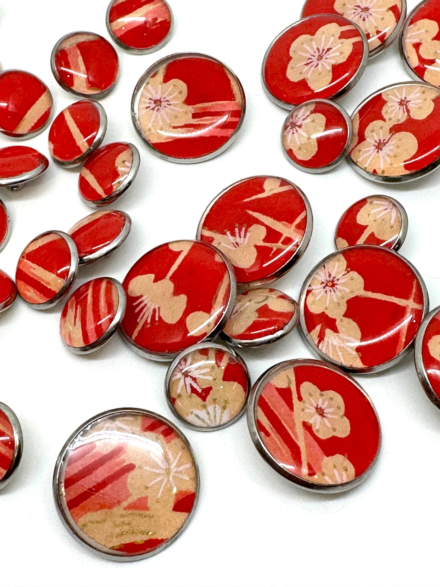 Small Round Buttons - Cream Flowers on Bright Red Background - 12mm