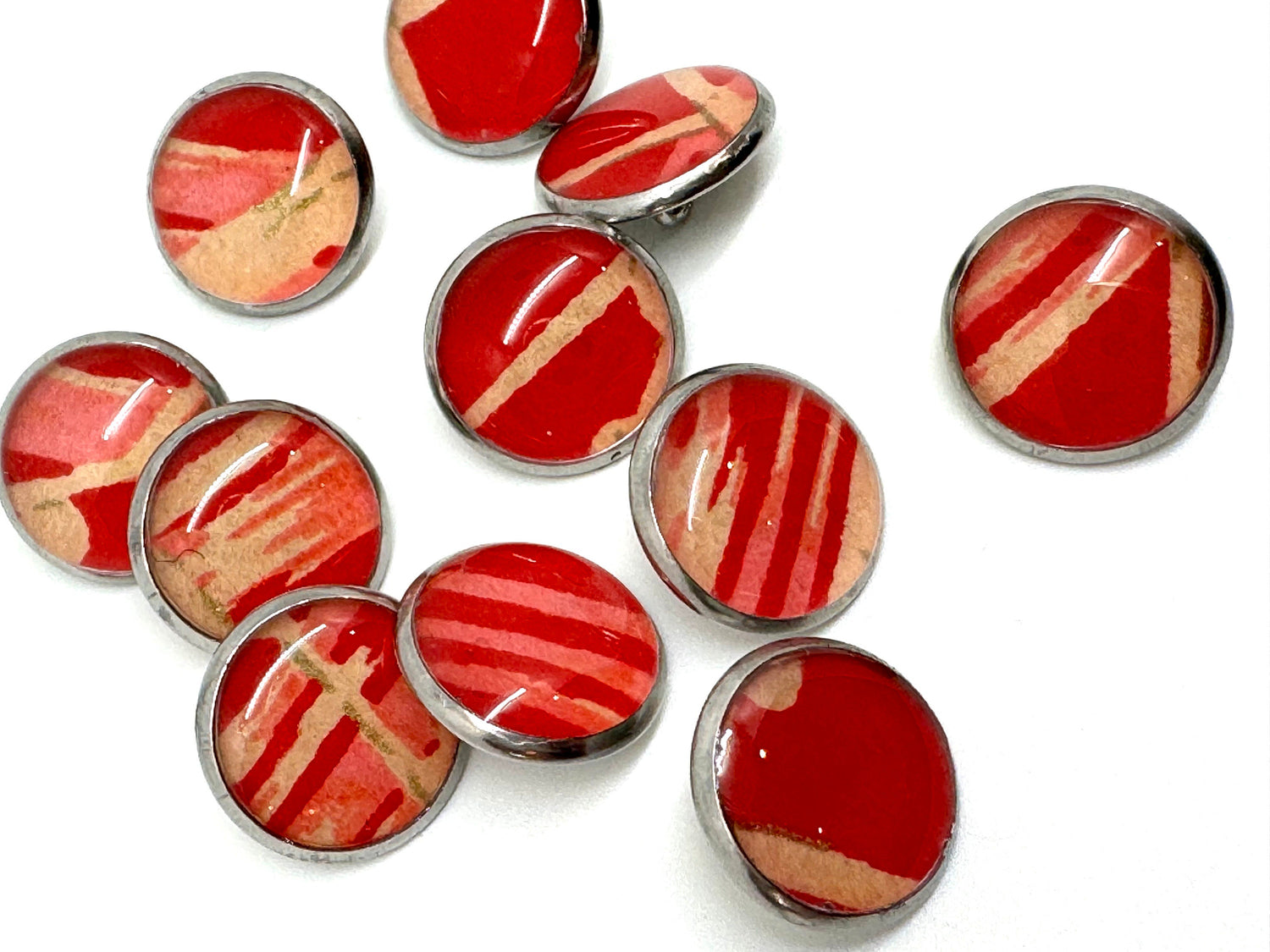 Small Round Buttons - Cream Flowers on Bright Red Background - 12mm