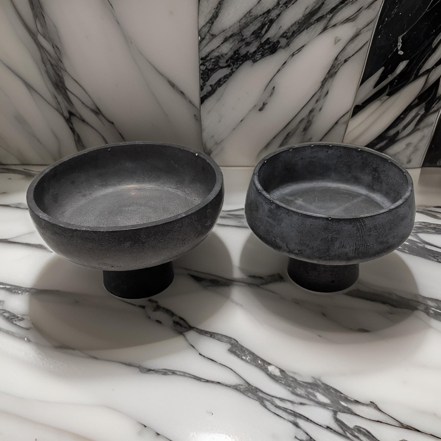 Modern Concrete Pedestal Bowl, Brutalist Centerpiece Bowl, Minimalist Footed Fruit Bowl, Decorative Catchall Dish, Stone Coffee Table Decor