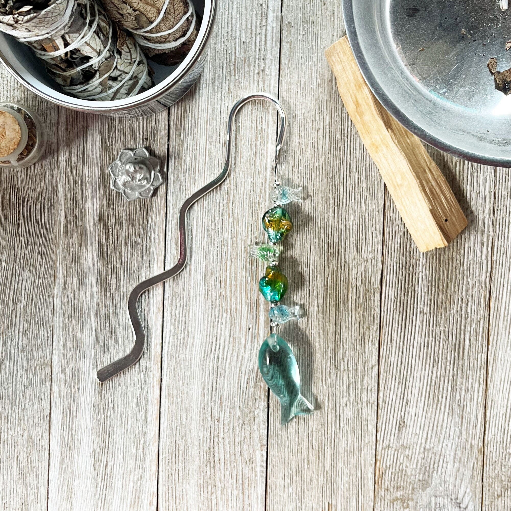 Metal Bookmark Gift - Fish Stringer Dangle, an elegant and functional accessory for book lovers, ideal for marking pages while celebrating fishing themes.