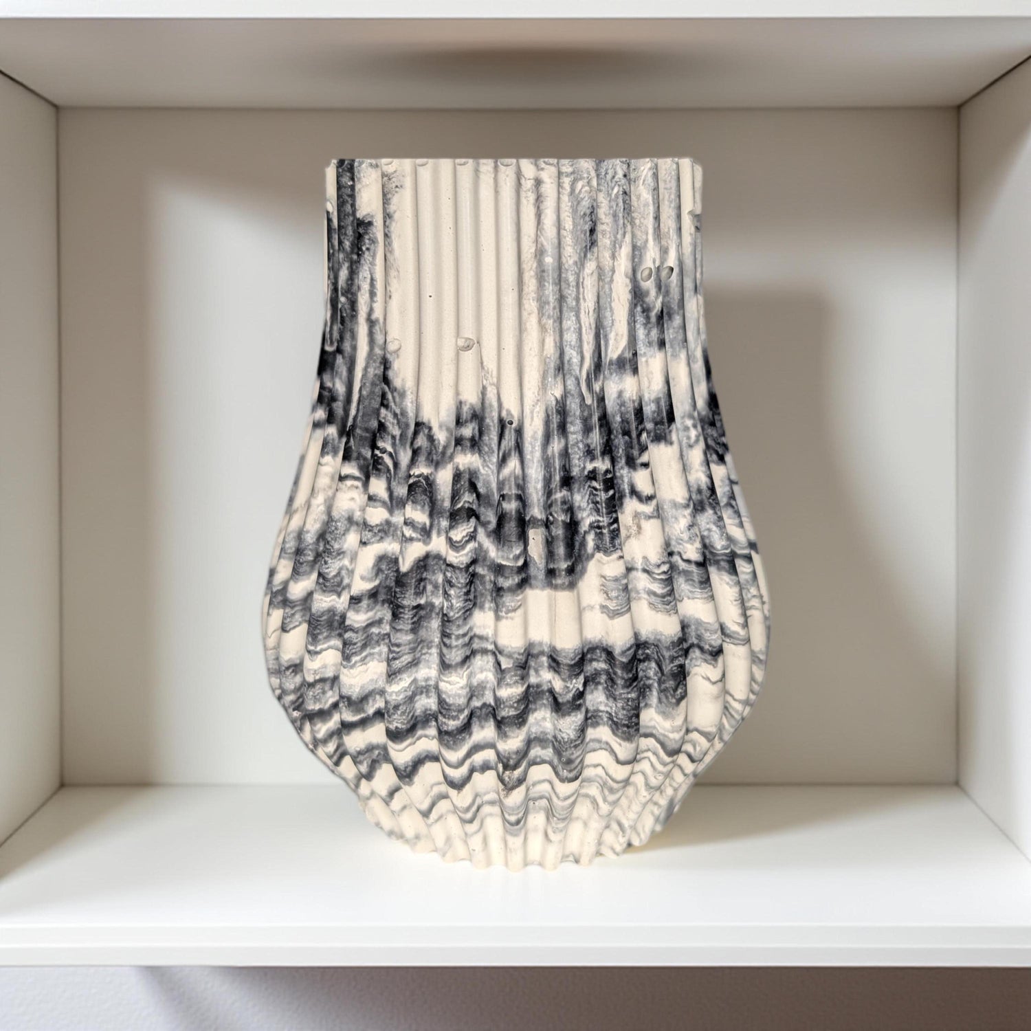 Handmade Ripple Concrete Vase: Modern Fluted Home Decor