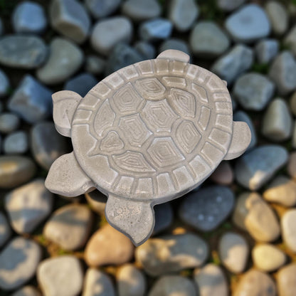 Concrete Turtle Stepping Stone – Garden Turtle Decor – Paintable Cement Yard Art – Outdoor Pathway Stone – Unsealed