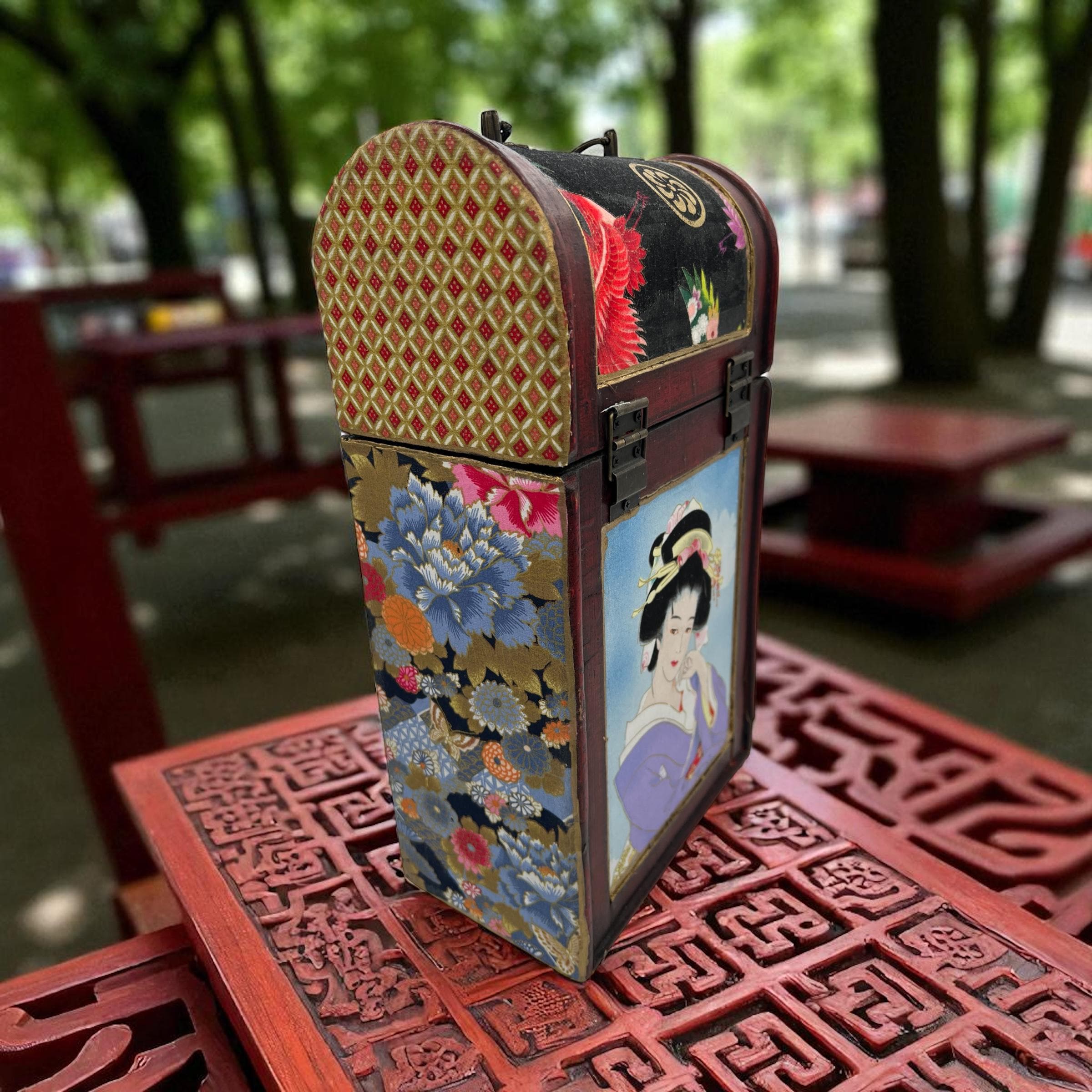 Vintage Japanese Wine Carrier, Decoupaged Kimono Fabric, Gold Leaf Trim, Geisha Gift Box