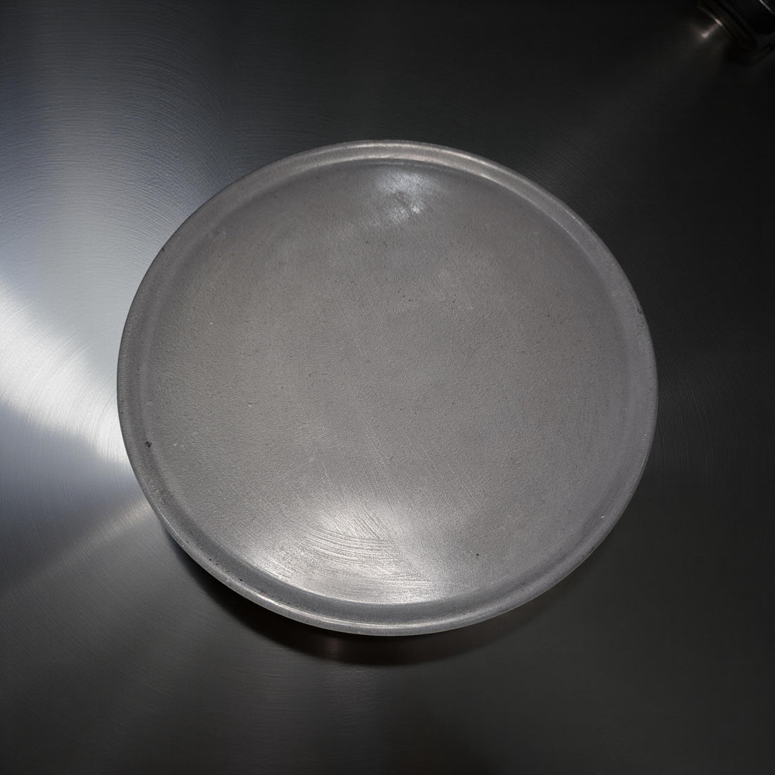 Large Grey Concrete Tray – 10.8 Inch Round Decorative Display Plate – Minimalist Concrete Serving Tray – Modern Home Décor Catchall