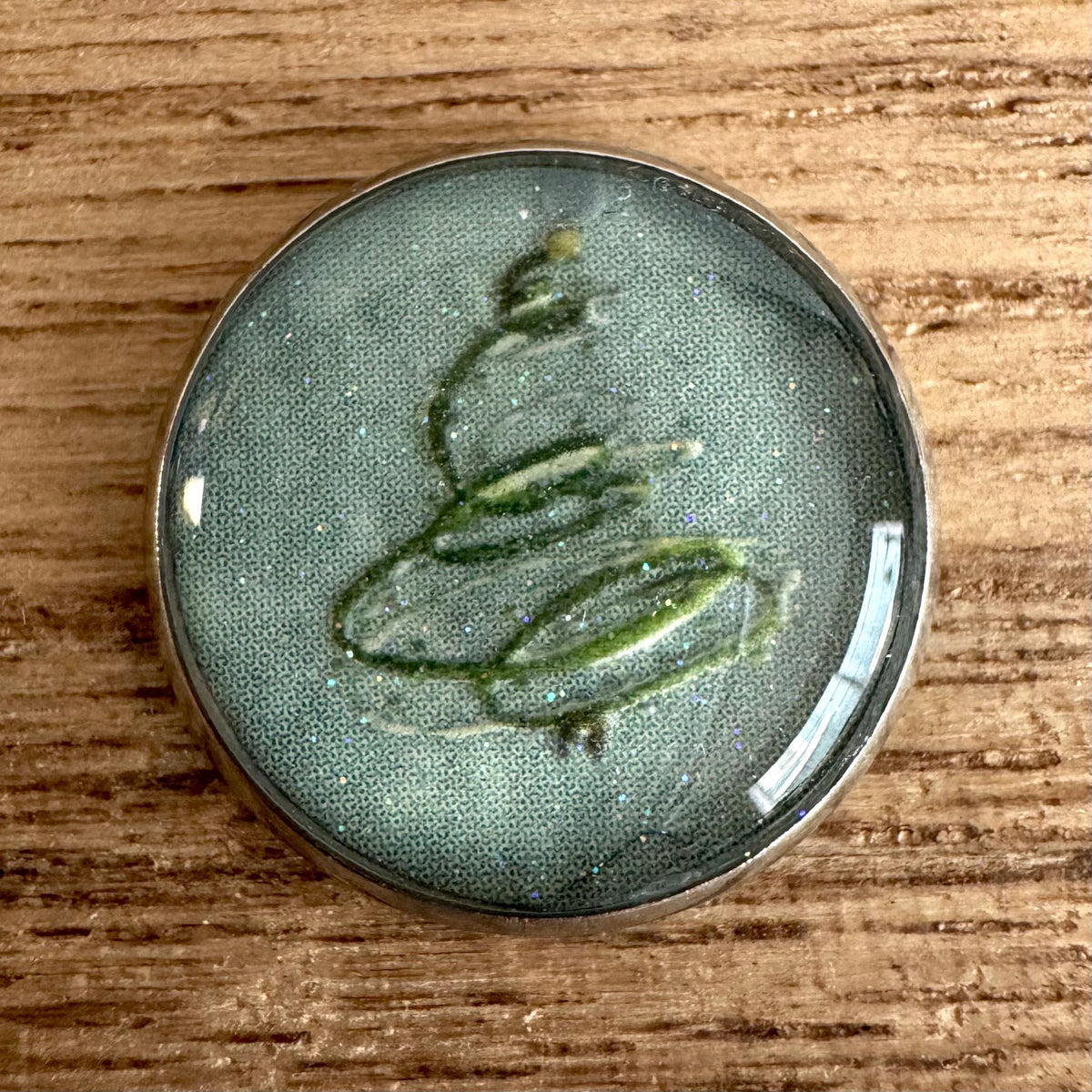 Medium Round Buttons - Green Squiggle Christmas Trees - 16mm