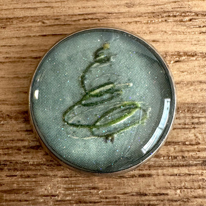 Medium Round Buttons - Green Squiggle Christmas Trees - 16mm