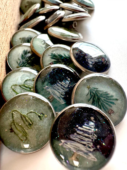 Medium Round Buttons - Green Squiggle Christmas Trees - 16mm