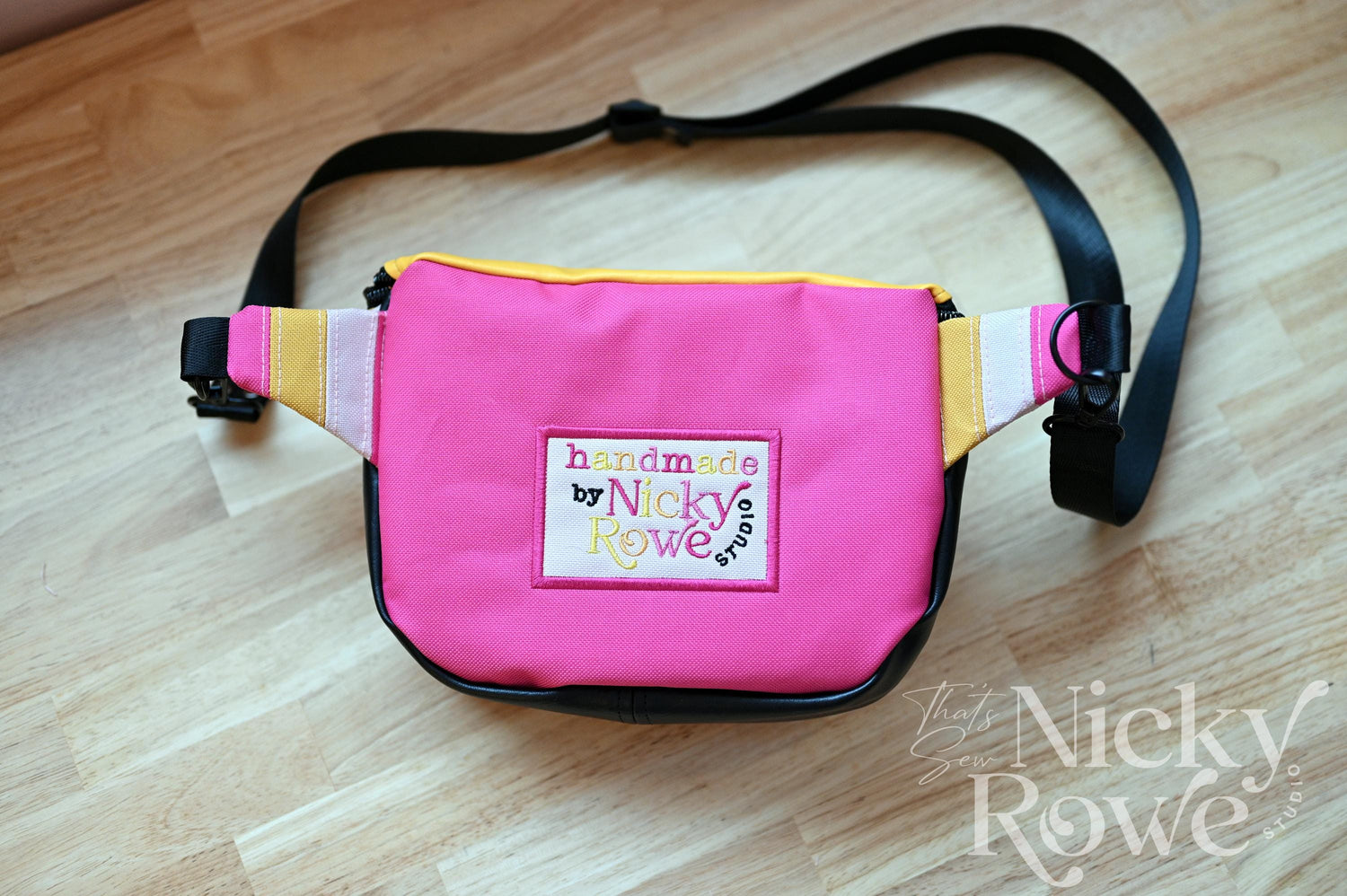 Custom Pet Portrait Crossbody Bag – Embroidered Patchwork Canvas, Retro Colors - HANDMADE, NO AI
