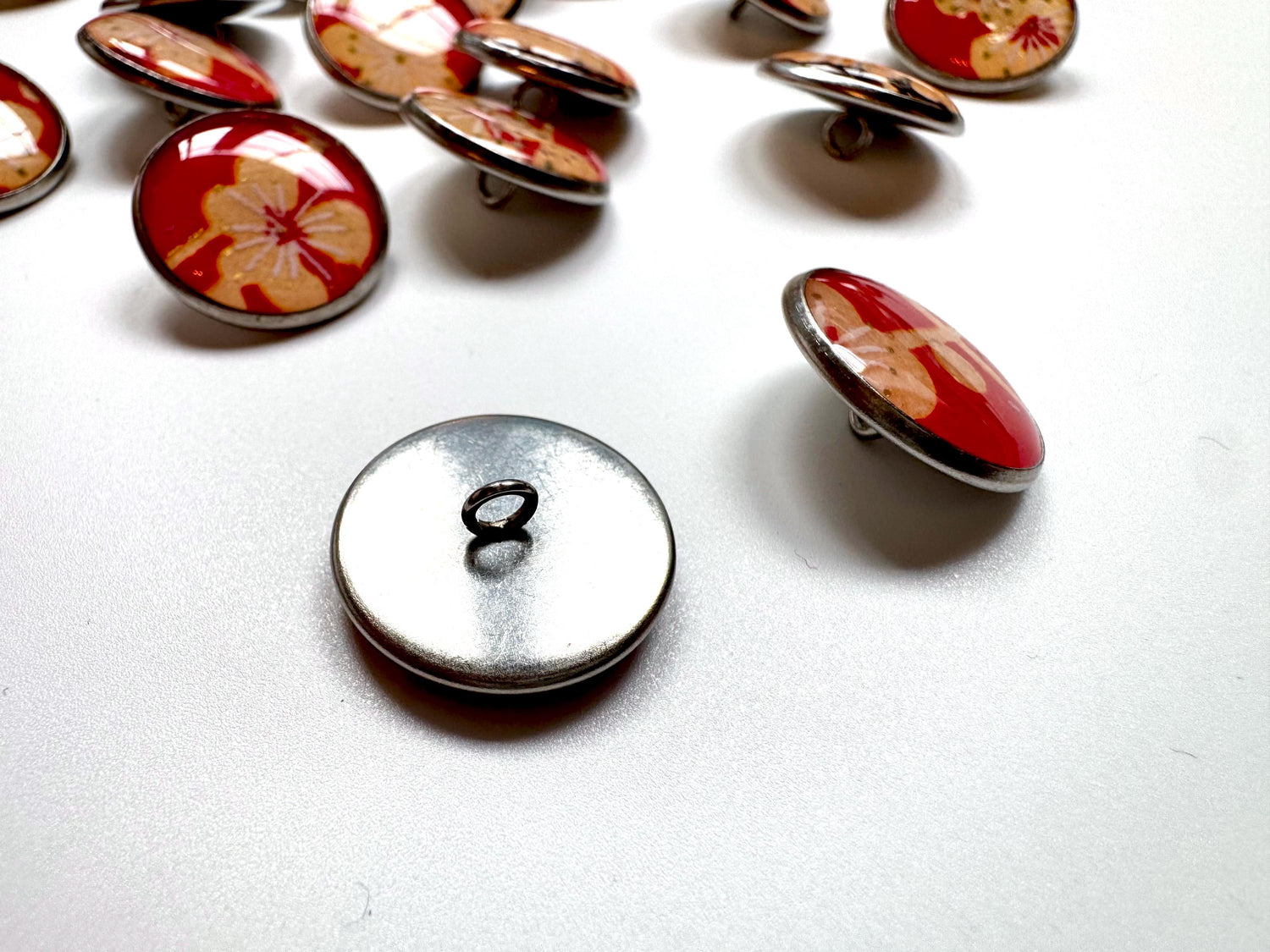 Medium Round Buttons - Cream Flowers on Bright Red Background - 16mm