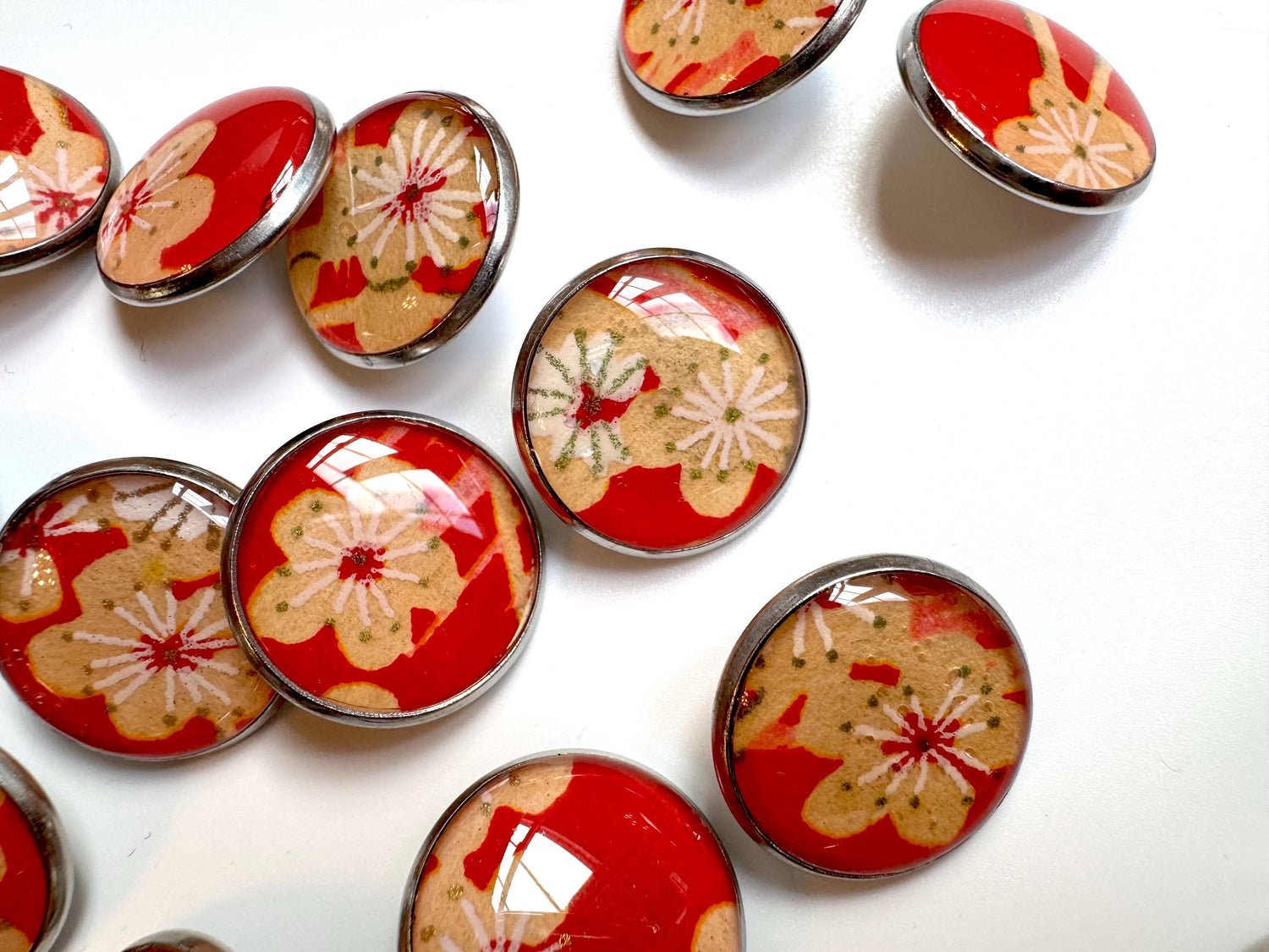 Medium Round Buttons - Cream Flowers on Bright Red Background - 16mm