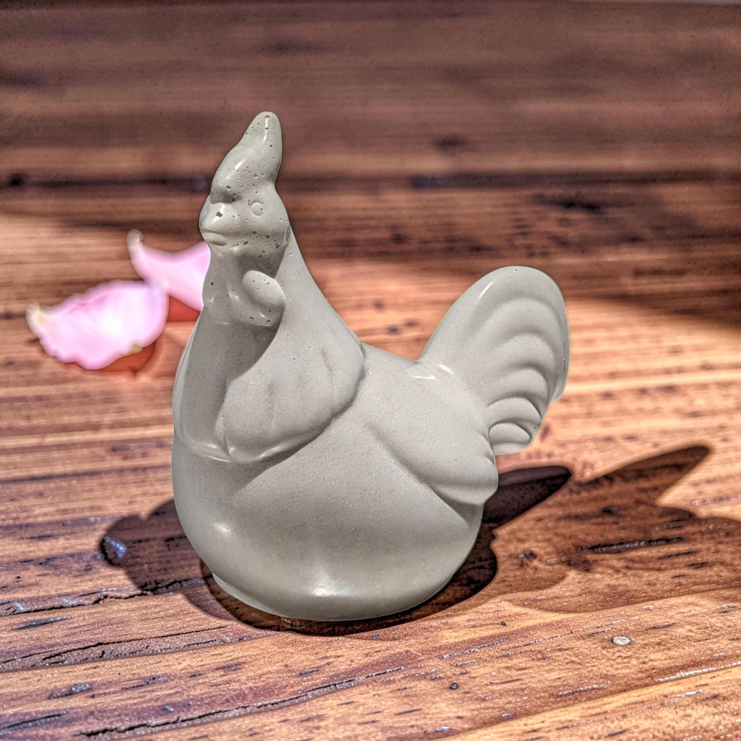 Handmade Concrete Chicken Statue Set – Minimalist Farmhouse Decor – Modern Industrial Rooster &amp; Hen Figurines – Nordic Style Concrete Bird