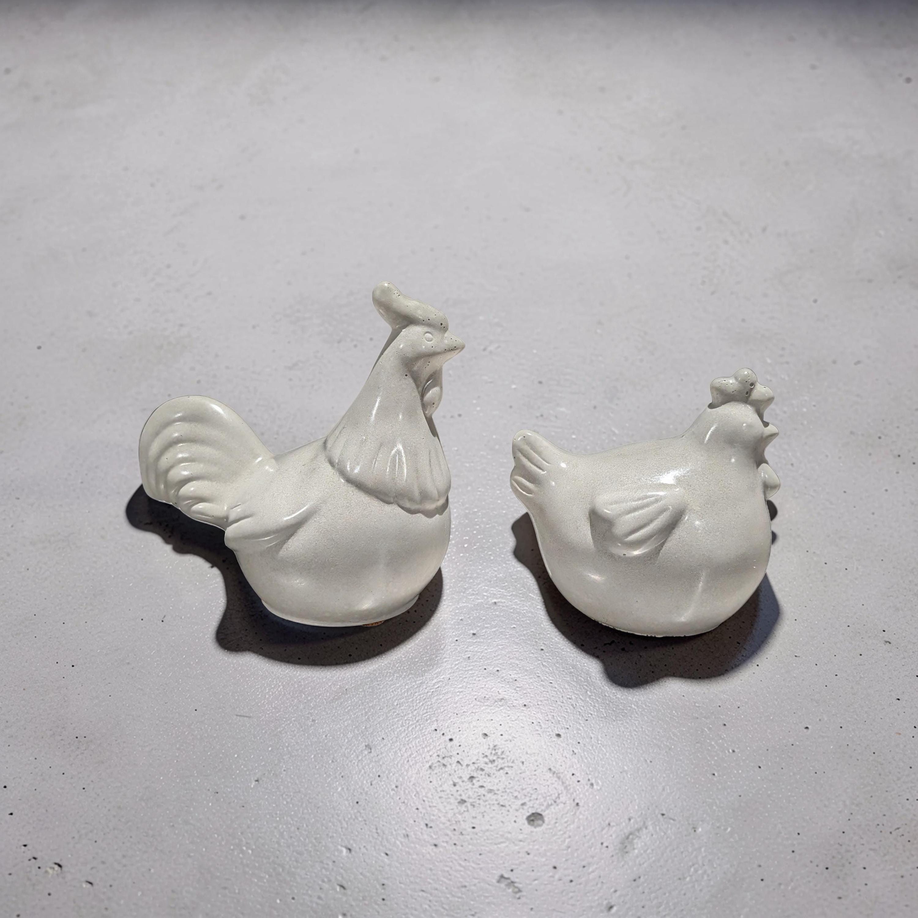 Handmade Concrete Chicken Statue Set – Minimalist Farmhouse Decor – Modern Industrial Rooster &amp; Hen Figurines – Nordic Style Concrete Bird