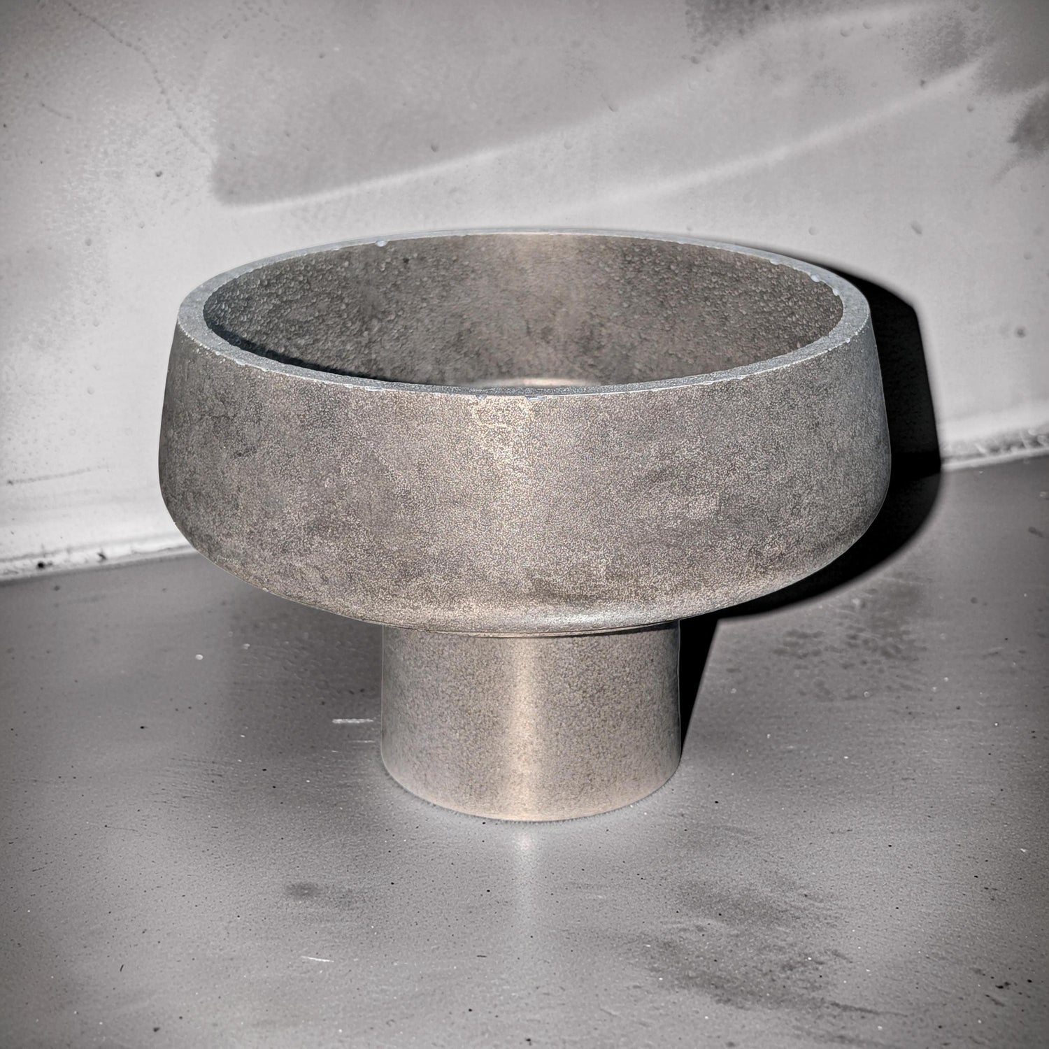 Modern Concrete Pedestal Bowl, Brutalist Centerpiece Bowl, Minimalist Footed Fruit Bowl, Decorative Catchall Dish, Stone Coffee Table Decor
