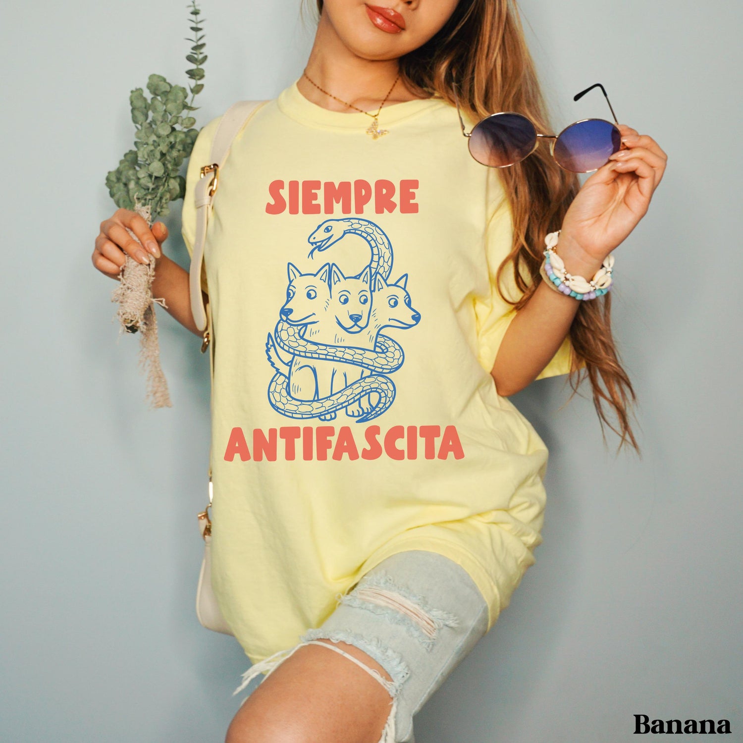 Yellow t-shirt with &amp;quot;Siempre Antifascista&amp;quot; and a three-headed dog graphic.