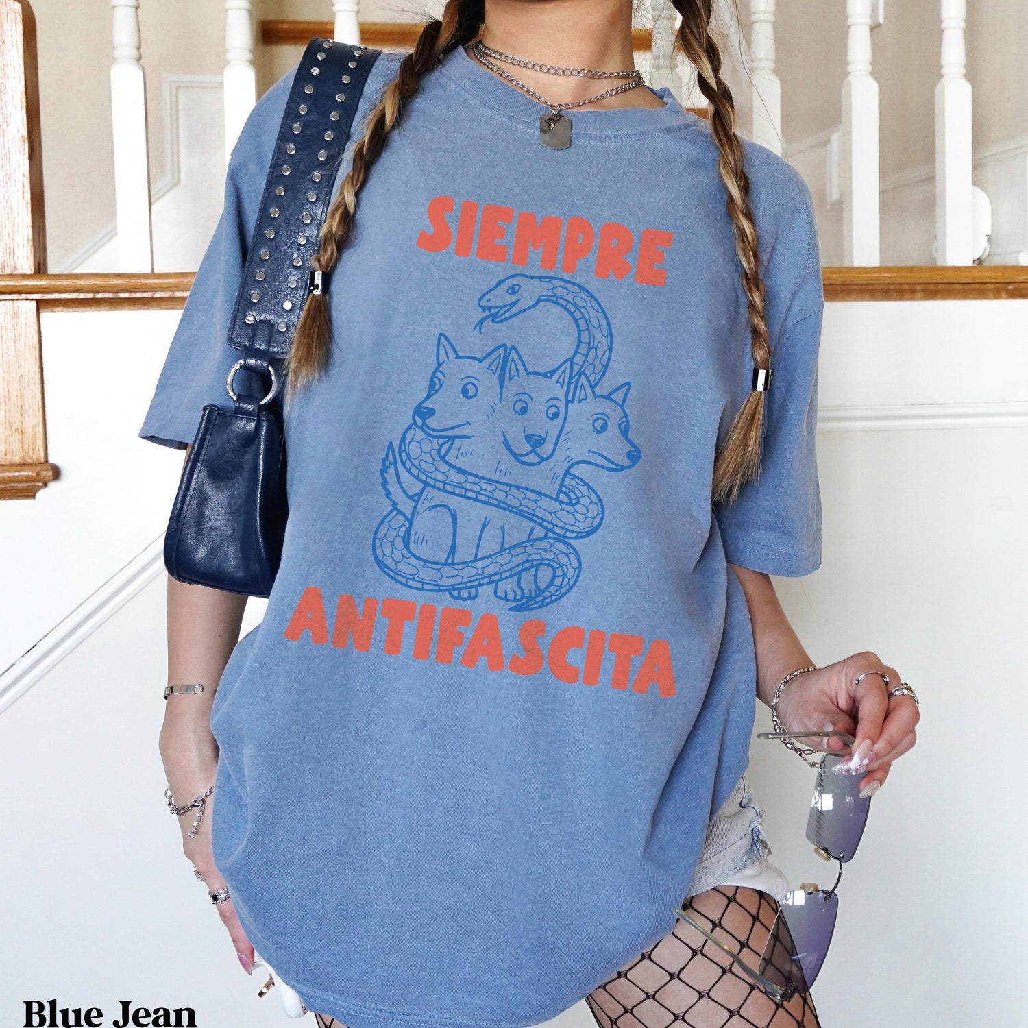 Blue t-shirt with &amp;quot;SIEMPRE ANTIFASCISTA&amp;quot; text and a three-headed dog graphic.