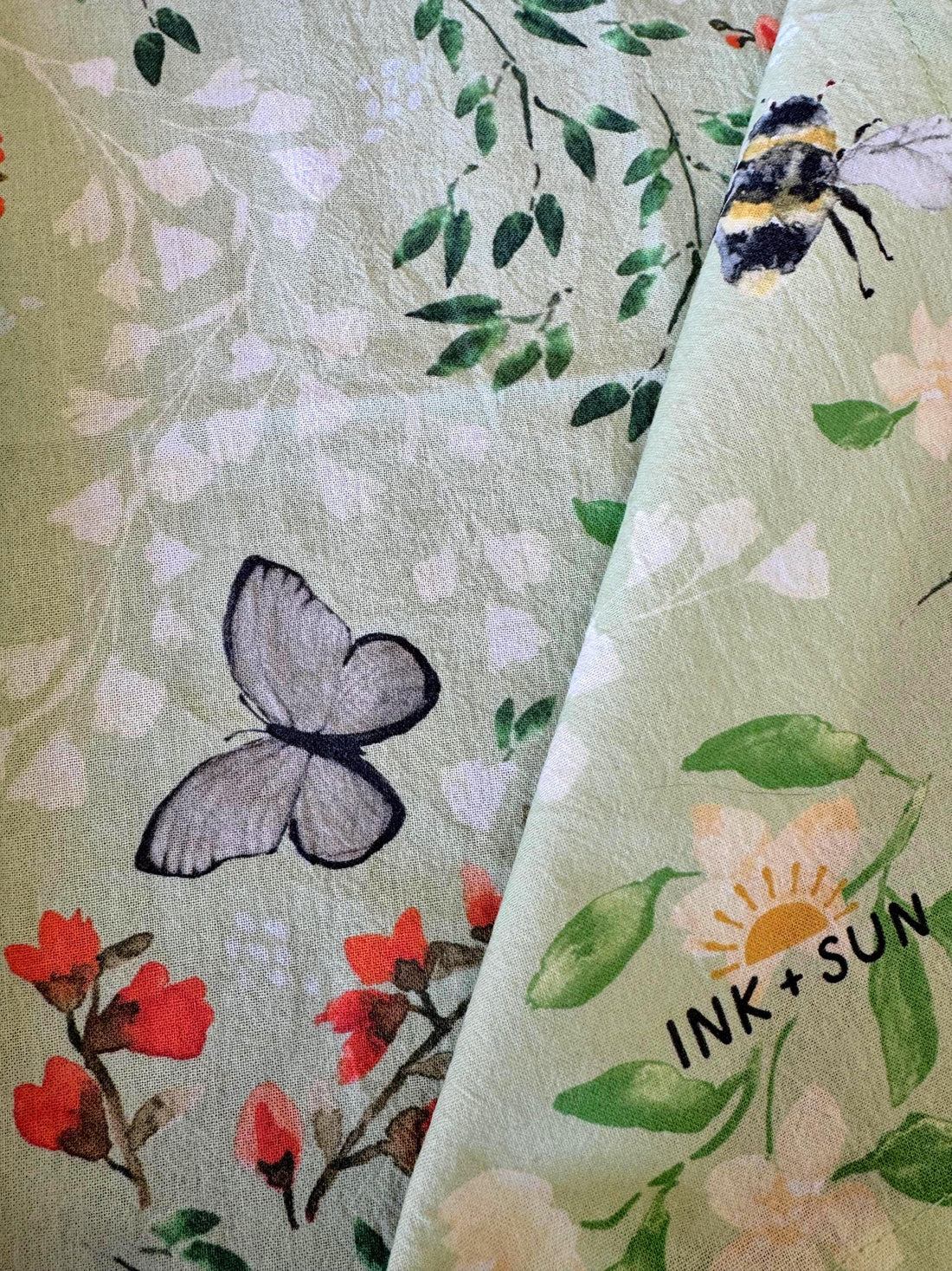 Bee Floral Tea Towel, Watercolor Garden Kitchen Decor, 100% Cotton Botanical Print
