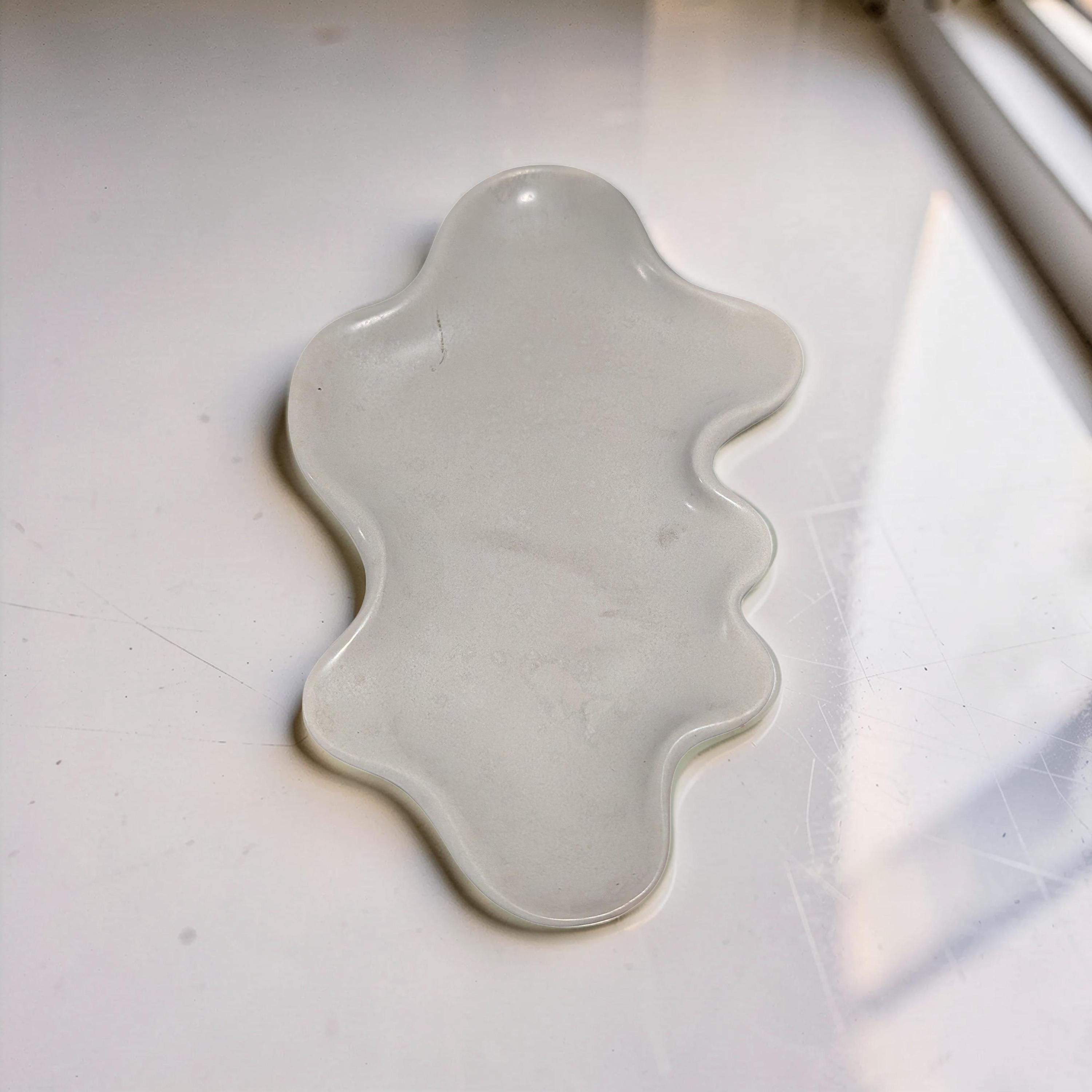 Large Concrete Cloud Tray, Irregular Organic Catchall Dish, Abstract Sculptural Vanity Tray, Minimalist Concrete Jewelry Plate