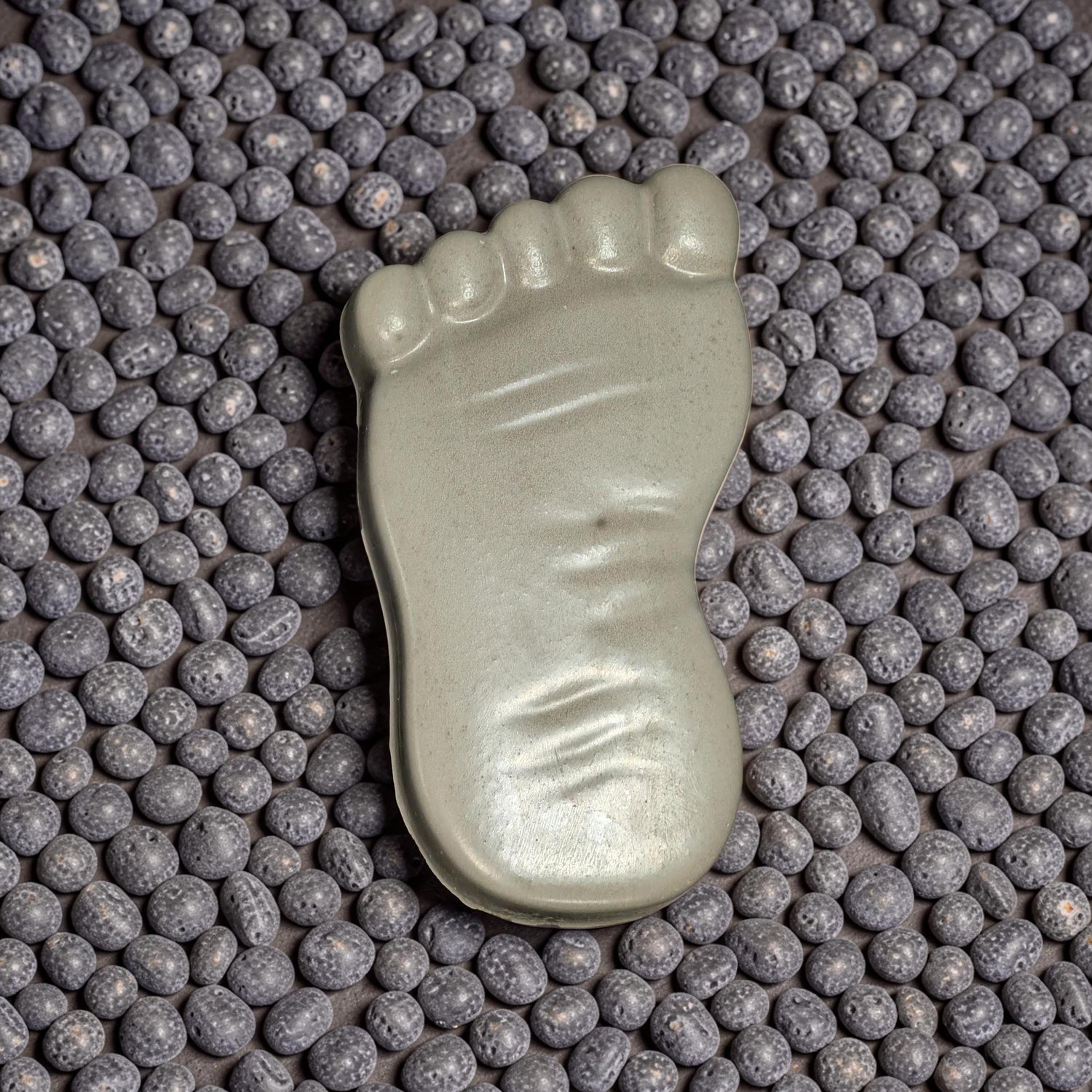 Large Concrete Feet Stepping Stones, Pair of Left &amp; Right Footprint Garden Path Decor, Sealed Outdoor Walkway Pavers