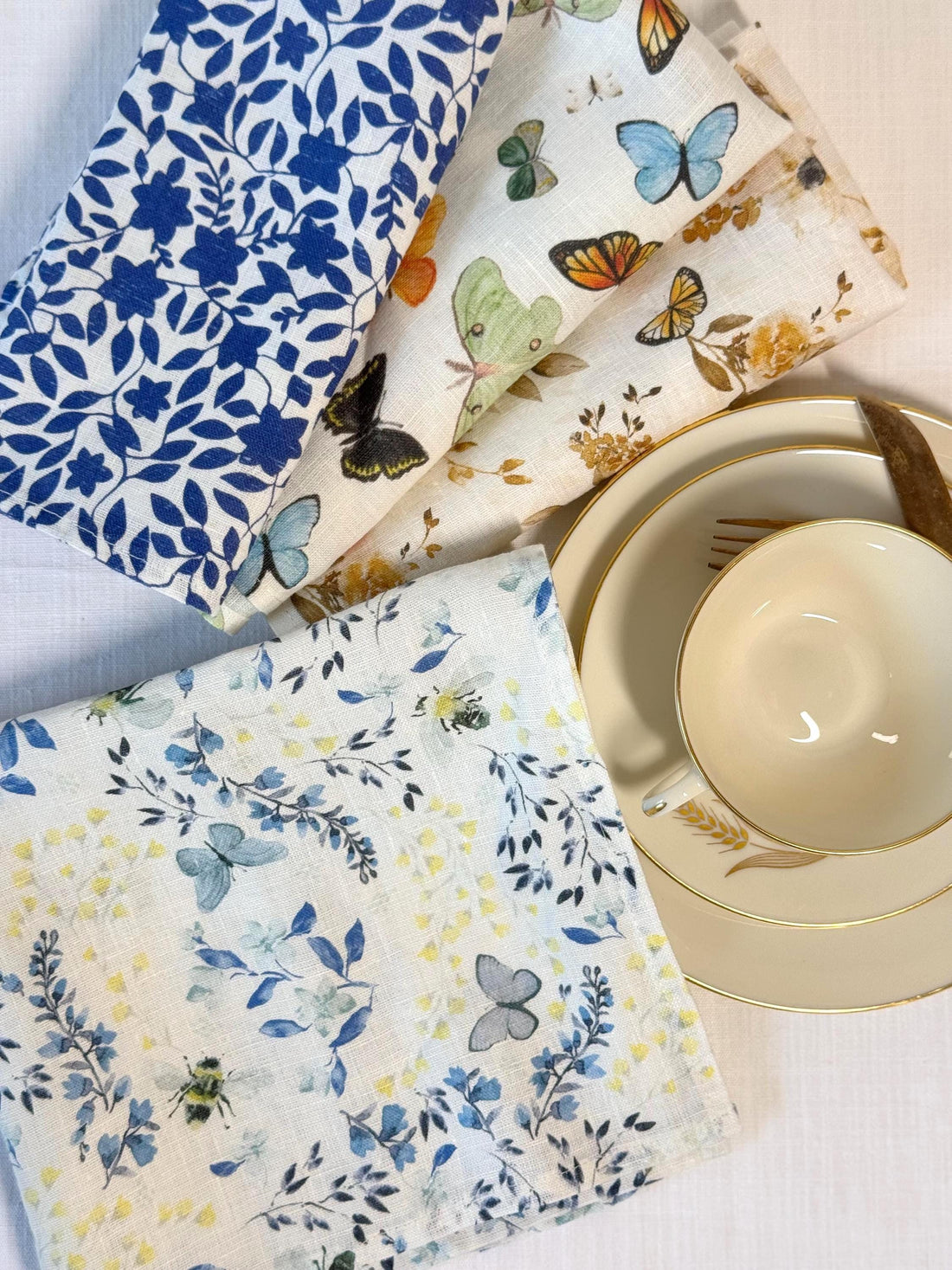 Bee Floral Linen Napkins – Blue Botanical Cloth Napkin Set – Cottage Table Decor