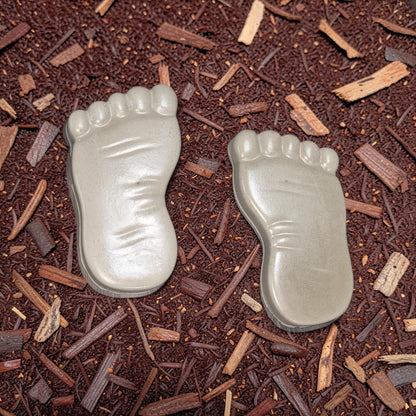 Large Concrete Feet Stepping Stones, Pair of Left &amp; Right Footprint Garden Path Decor, Sealed Outdoor Walkway Pavers