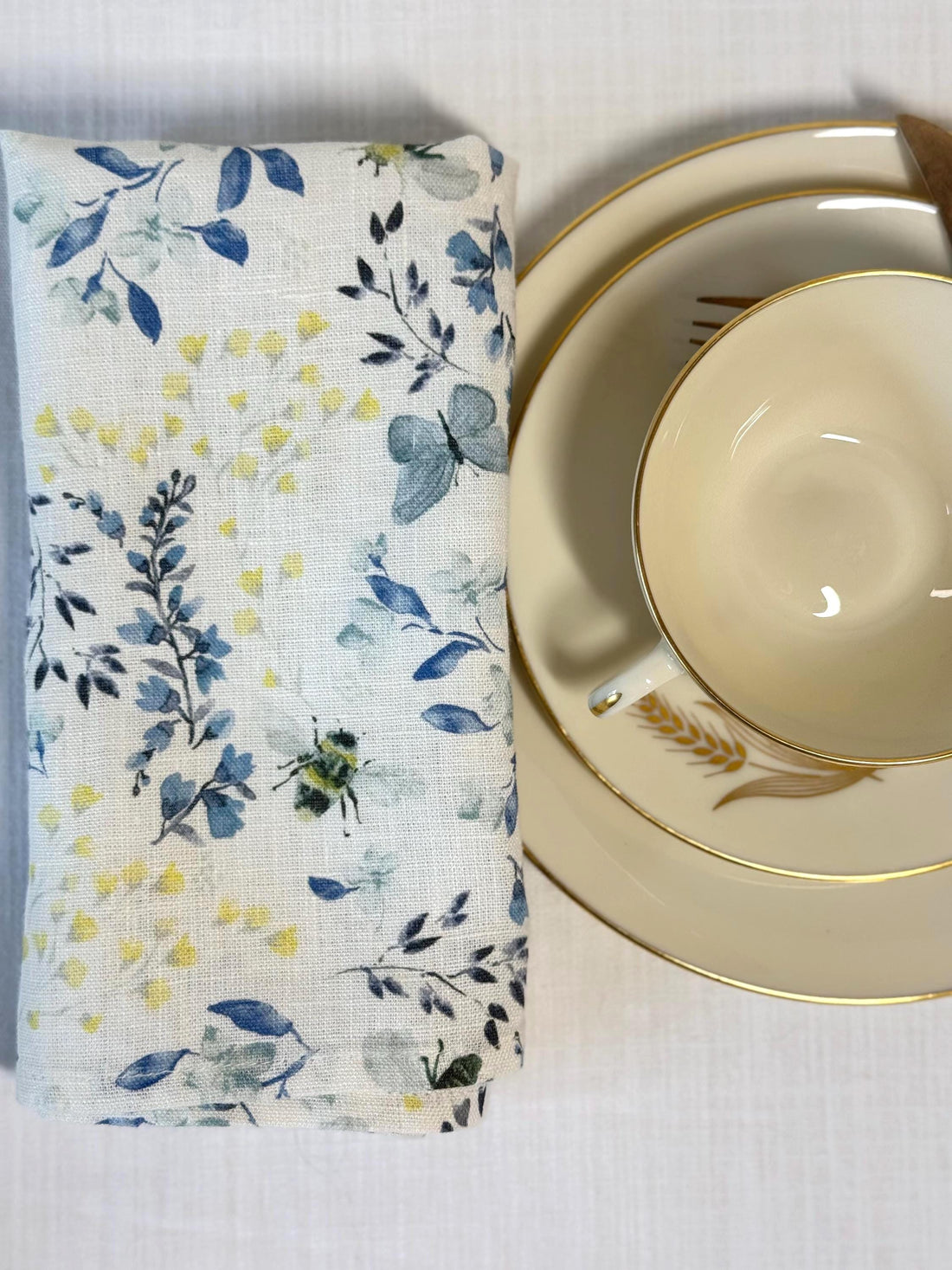 Bee Floral Linen Napkins – Blue Botanical Cloth Napkin Set – Cottage Table Decor