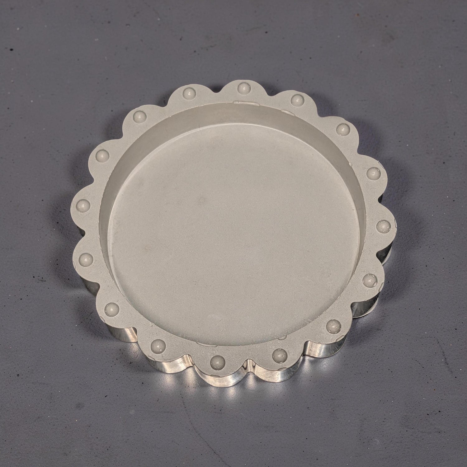Concrete Scalloped Tray - Round Ribbed Catchall Dish, Minimalist Jewelry Holder, Industrial Vanity Organizer, Fluted Key Bowl, Modern Shelf