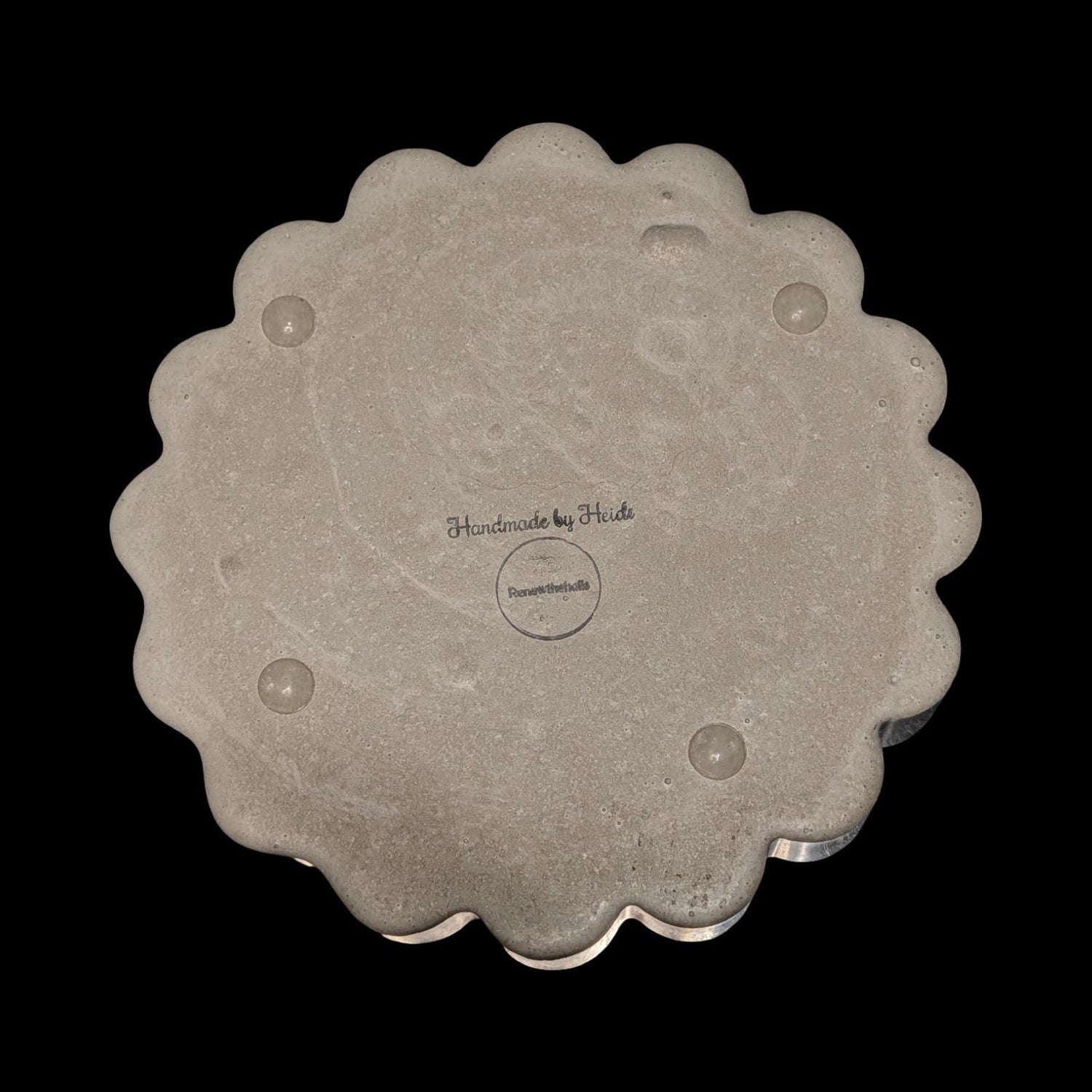 Concrete Scalloped Tray - Round Ribbed Catchall Dish, Minimalist Jewelry Holder, Industrial Vanity Organizer, Fluted Key Bowl, Modern Shelf