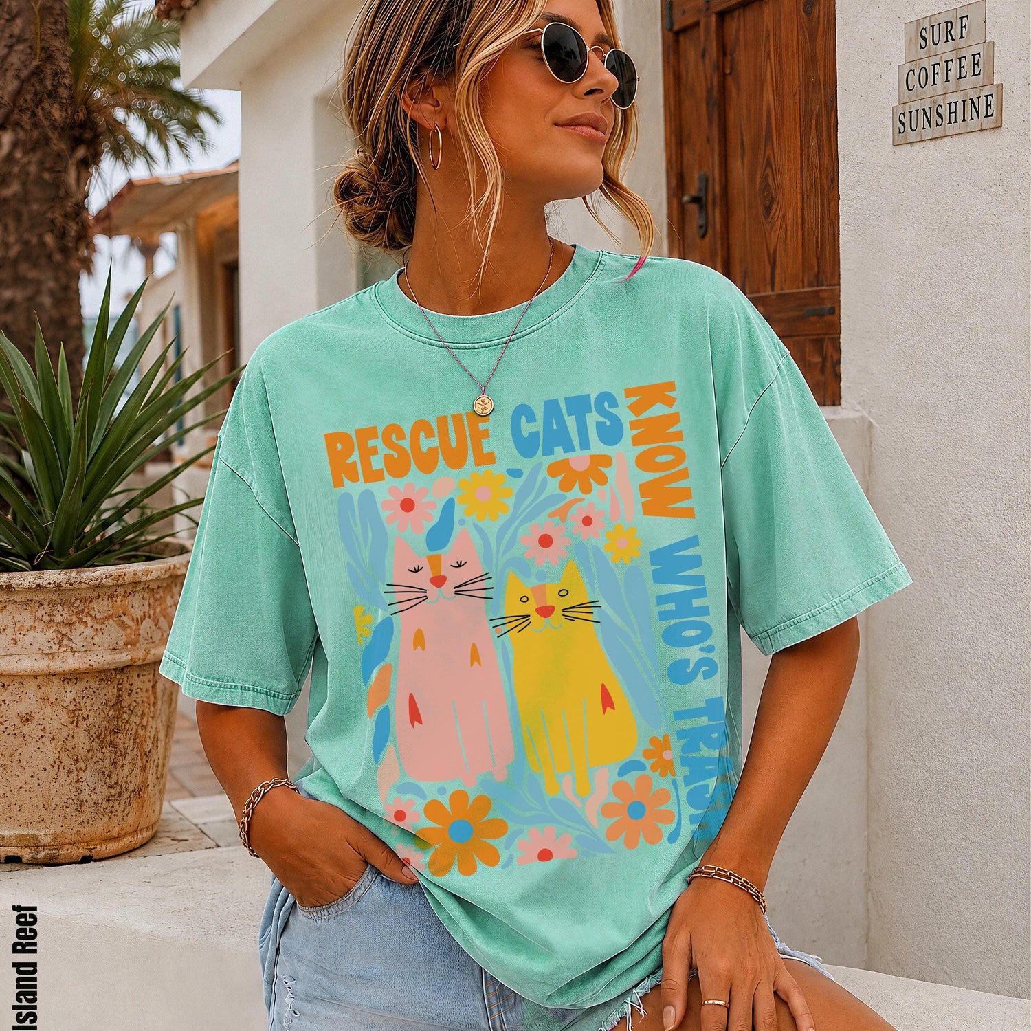 T-shirt with &amp;quot;RESCUE CATS KNOW WHO&amp;