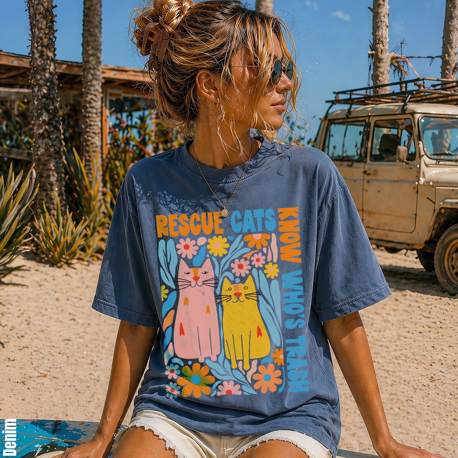Graphic tee with &amp;quot;RESCUE CATS KNOW WHO&amp;