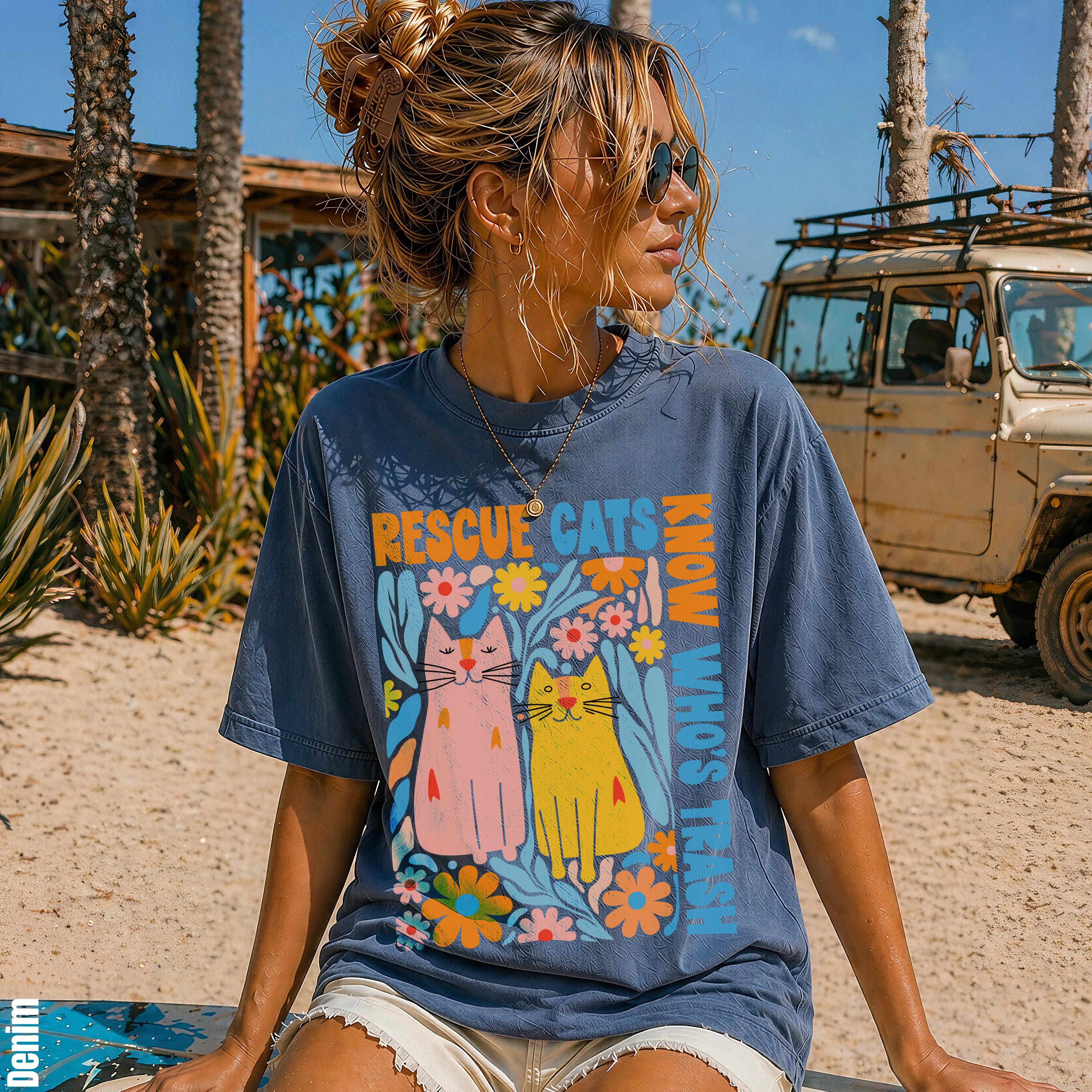 Graphic tee with &amp;quot;RESCUE CATS KNOW WHO&amp;