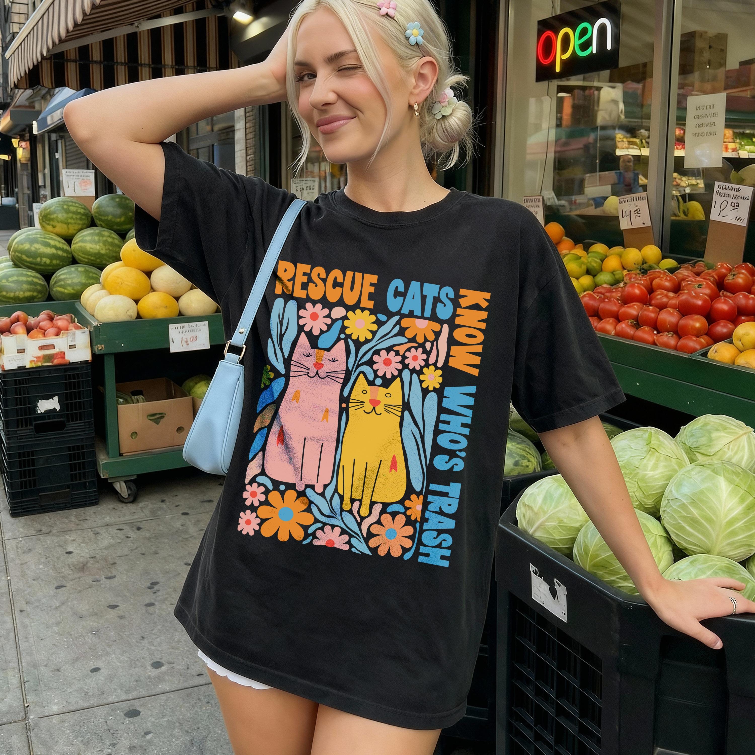 Black t-shirt with &amp;quot;RESCUE CATS KNOW WHO&amp;