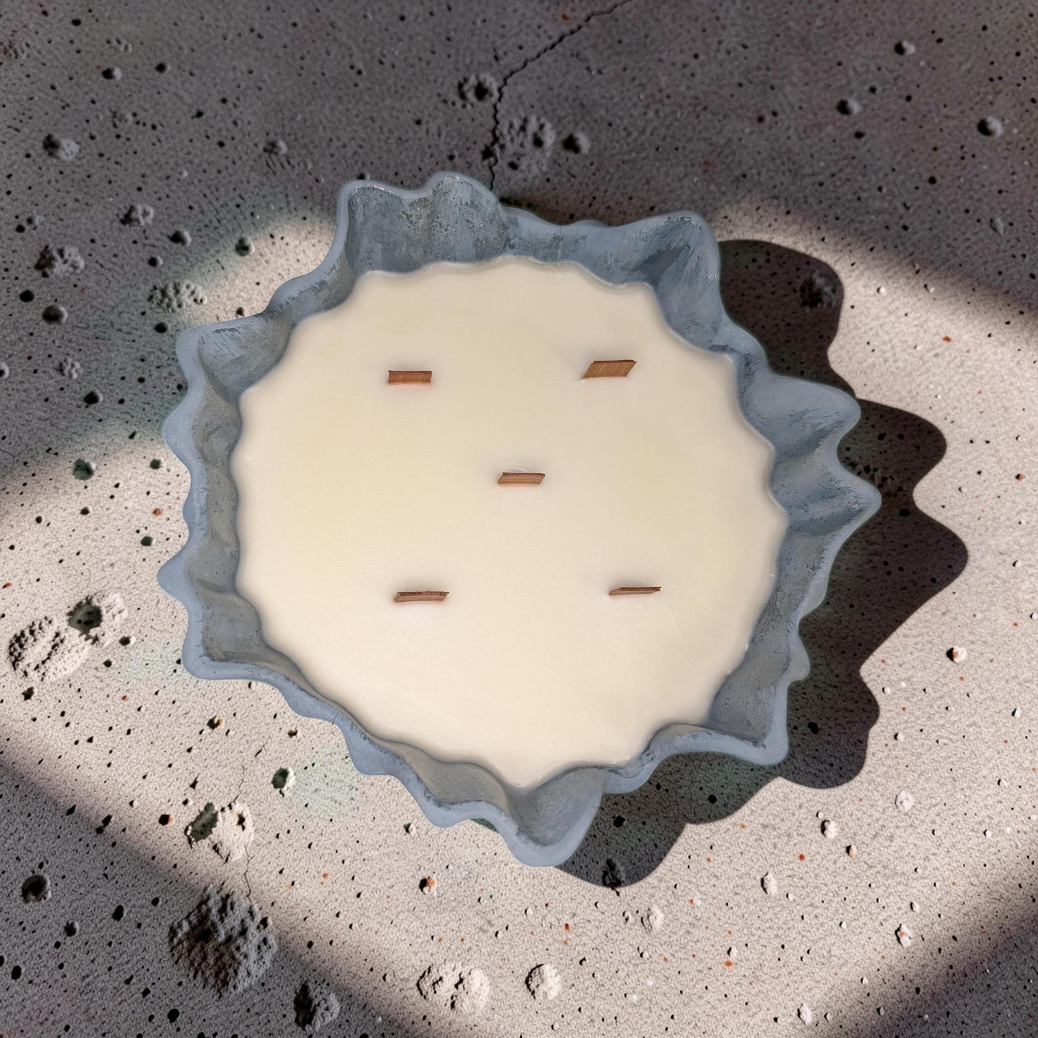 Luxury 5-Wick Concrete Candle Bowl – Chanel No. 5 Inspired Scent
