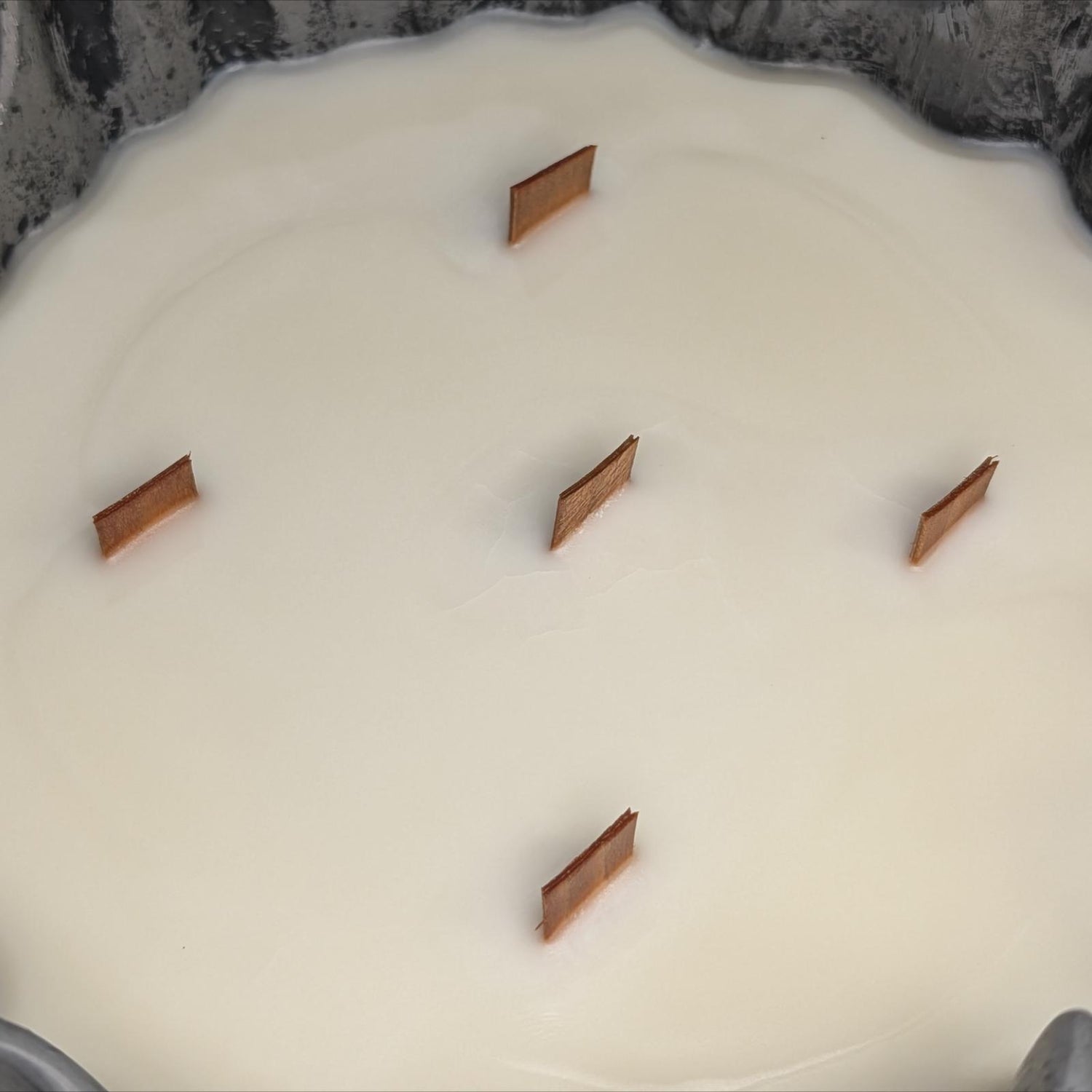 Luxury 5-Wick Concrete Candle Bowl – Chanel No. 5 Inspired Scent
