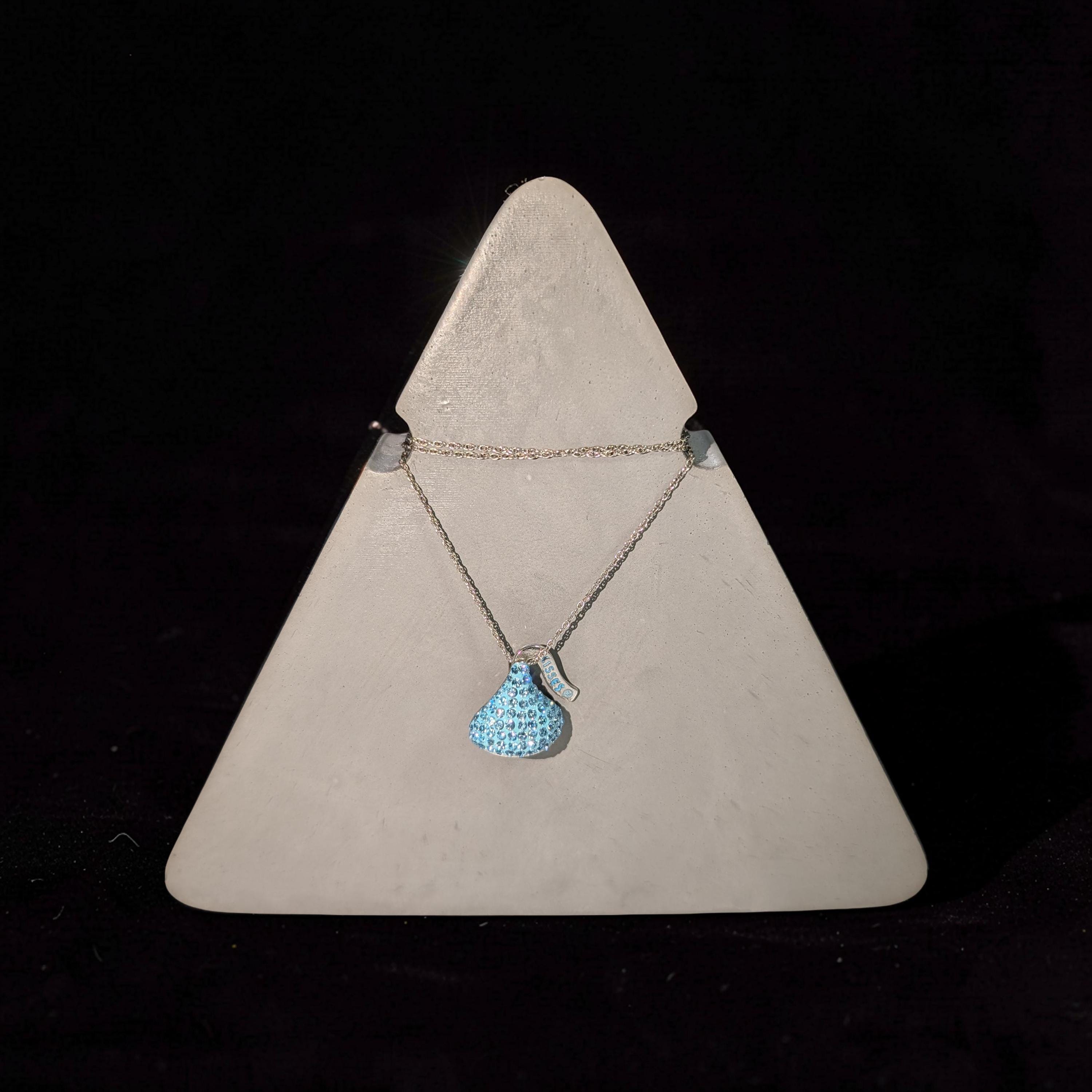 Concrete Necklace Display Stand - Minimalist Triangle Jewelry Holder, Geometric Pendant Display, Industrial Vanity Organizer