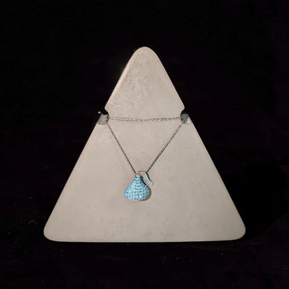 Concrete Necklace Display Stand - Minimalist Triangle Jewelry Holder, Geometric Pendant Display, Industrial Vanity Organizer