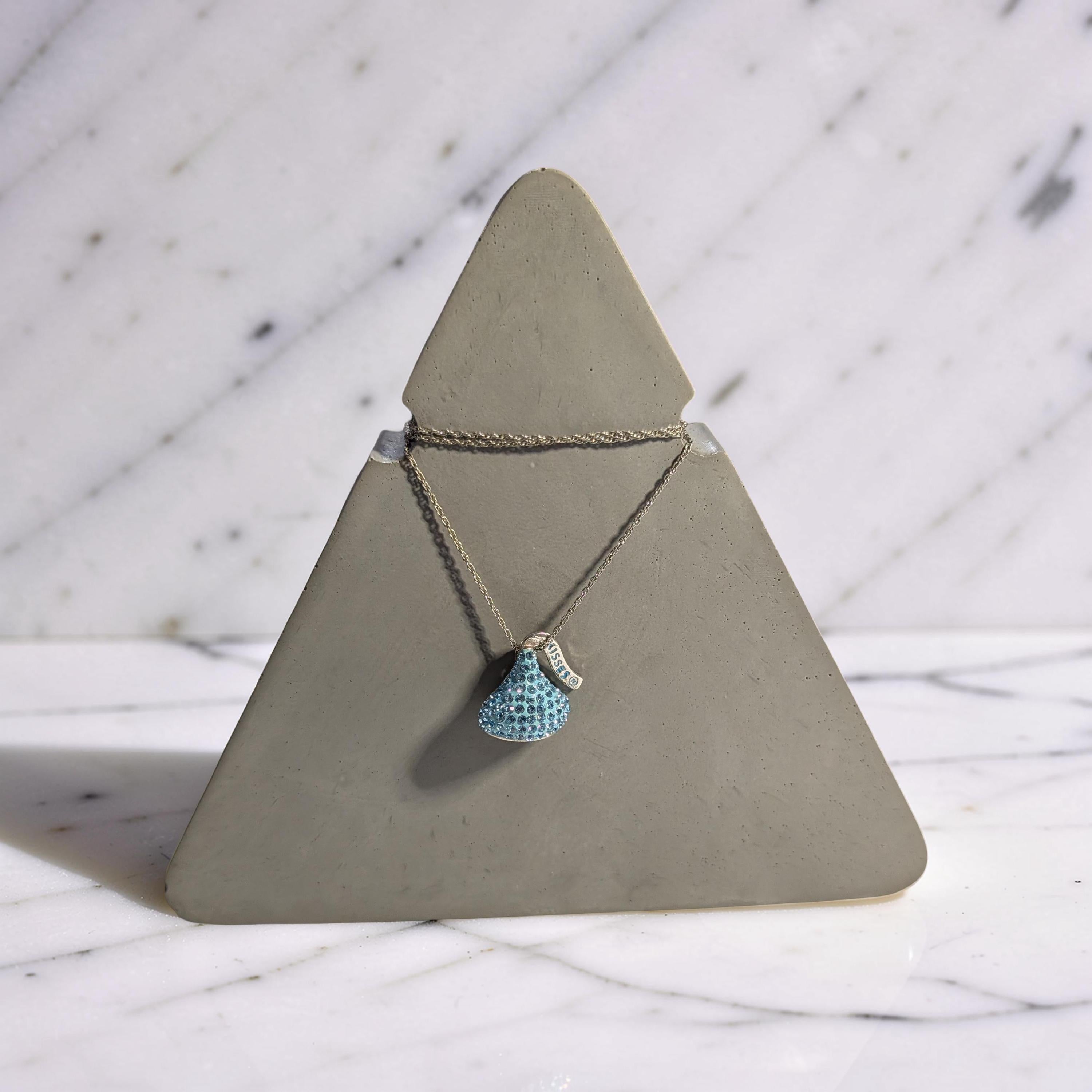 Concrete Necklace Display Stand - Minimalist Triangle Jewelry Holder, Geometric Pendant Display, Industrial Vanity Organizer