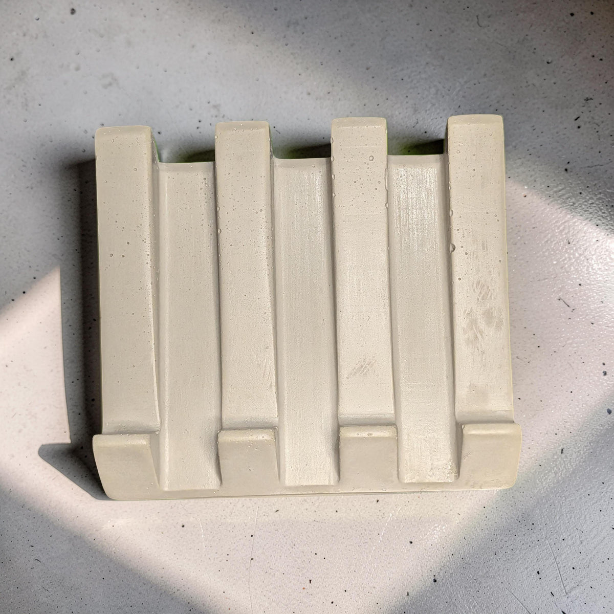 Concrete Waterfall Soap Dish | Self Draining Soap Holder for Bathroom and Kitchen Shower | Plain Concrete Modern Soap Saver Dish