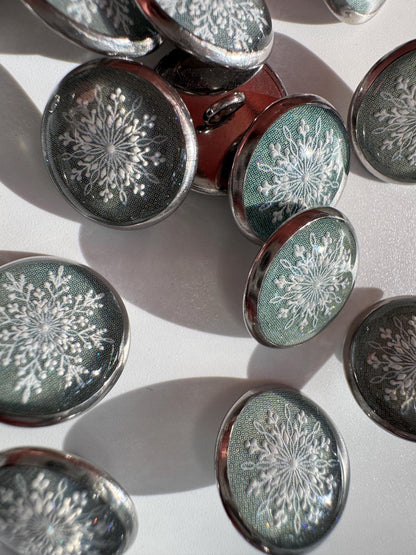 Medium Round Buttons - Lace Snowflakes  - 16mm / 5/8 inch