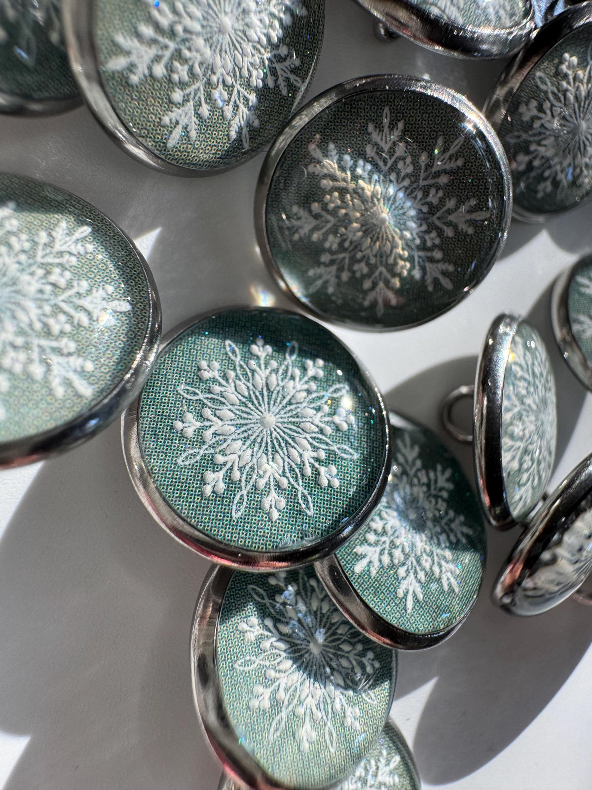 Medium Round Buttons - Lace Snowflakes  - 16mm / 5/8 inch