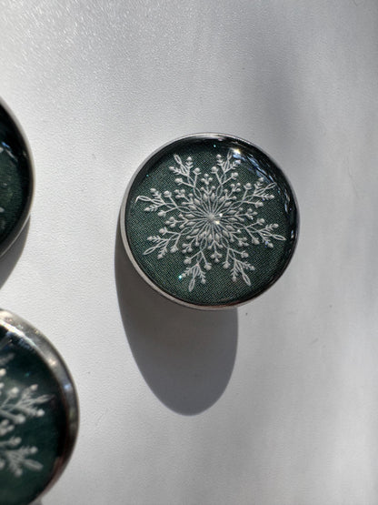 Medium Round Buttons - Lace Snowflakes  - 16mm / 5/8 inch