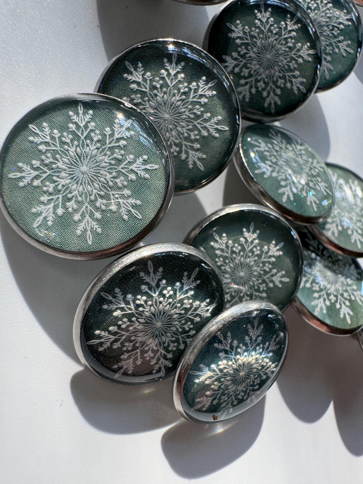 Medium Round Buttons - Lace Snowflakes  - 16mm / 5/8 inch