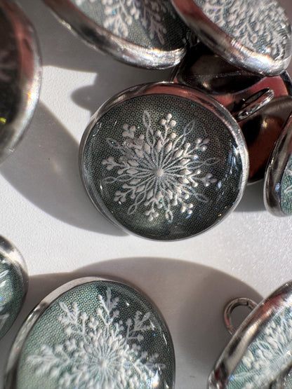 Medium Round Buttons - Lace Snowflakes  - 16mm / 5/8 inch
