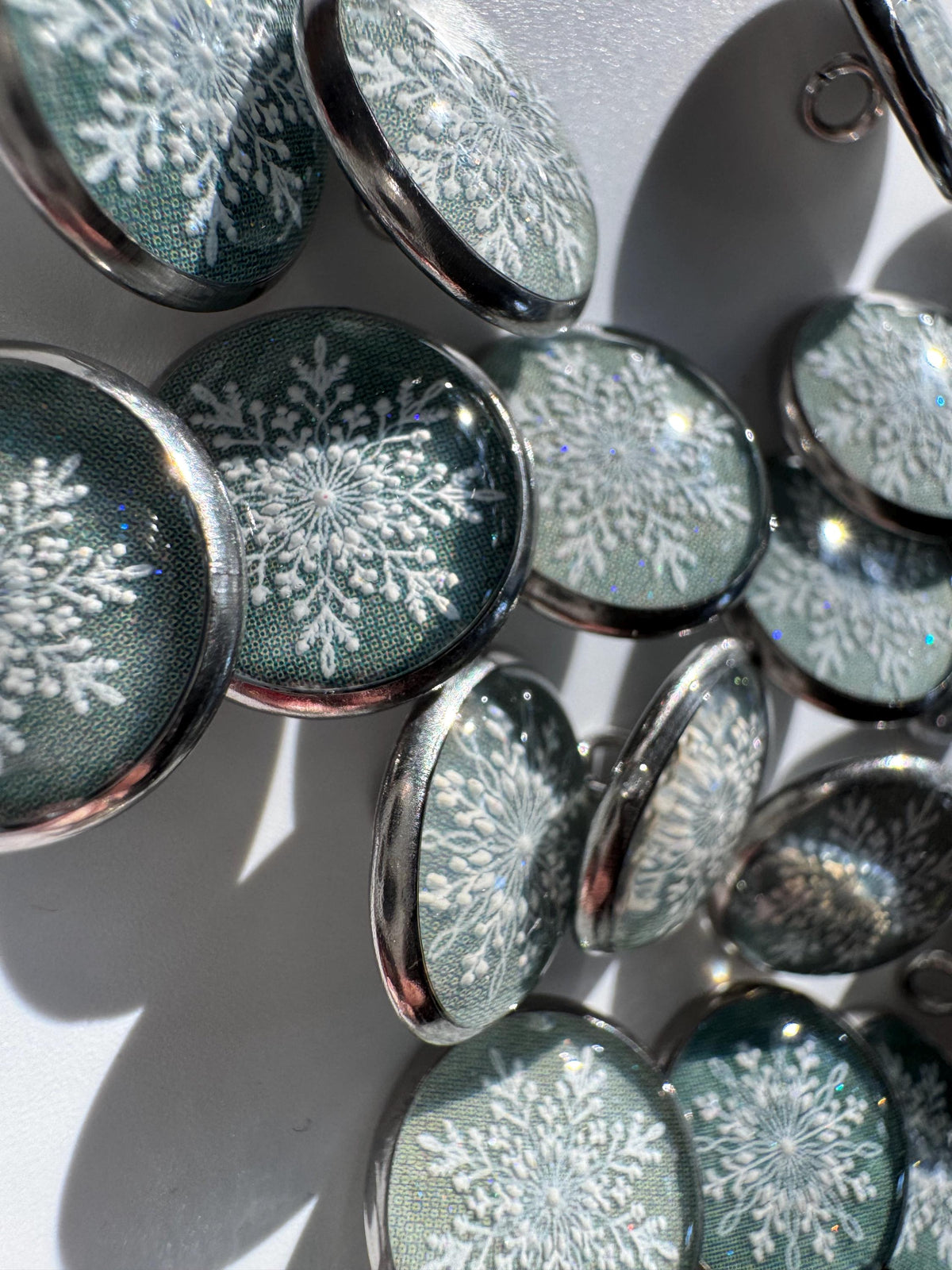 Medium Round Buttons - Lace Snowflakes  - 16mm / 5/8 inch